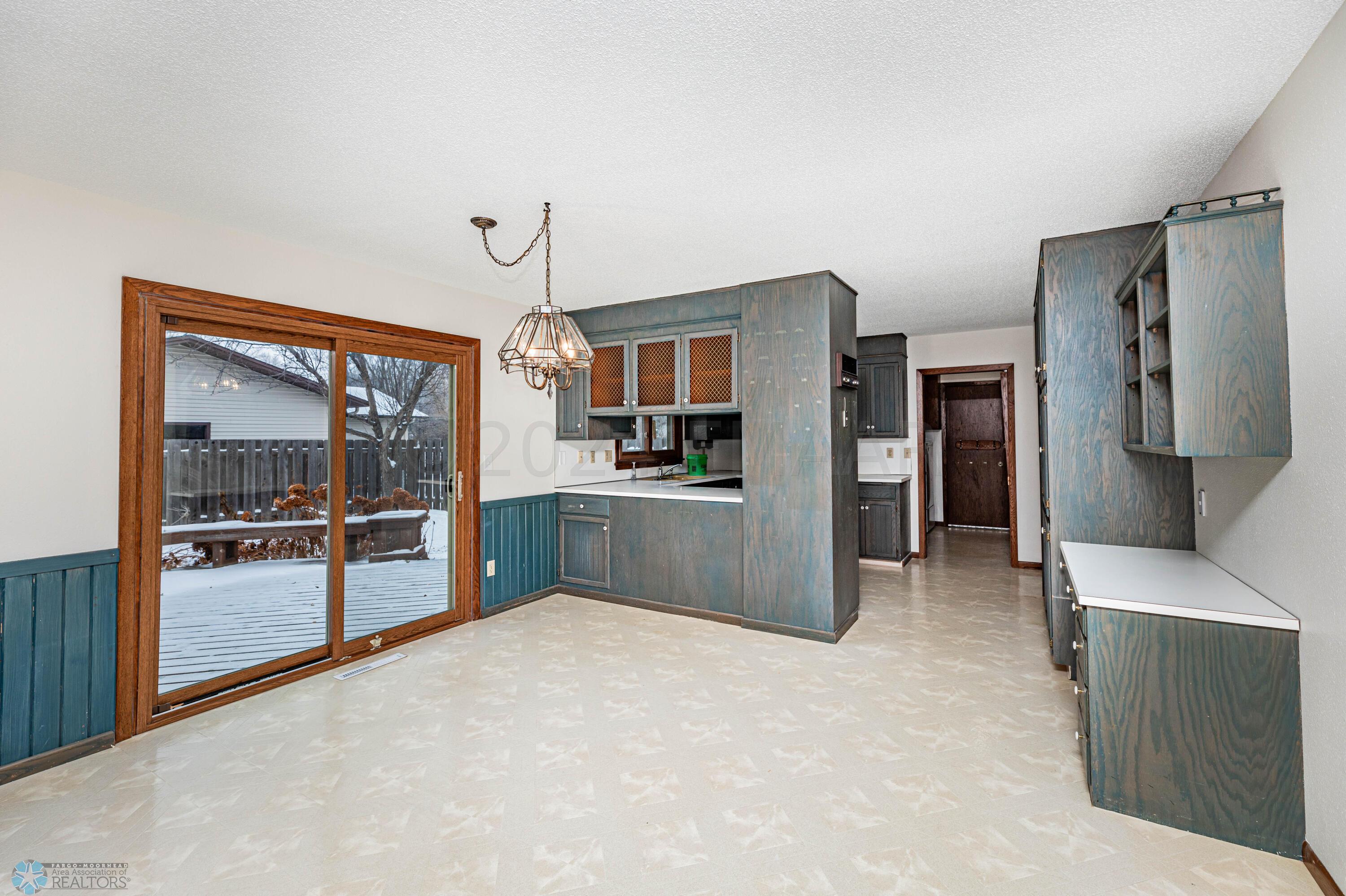 Kitchen eating area