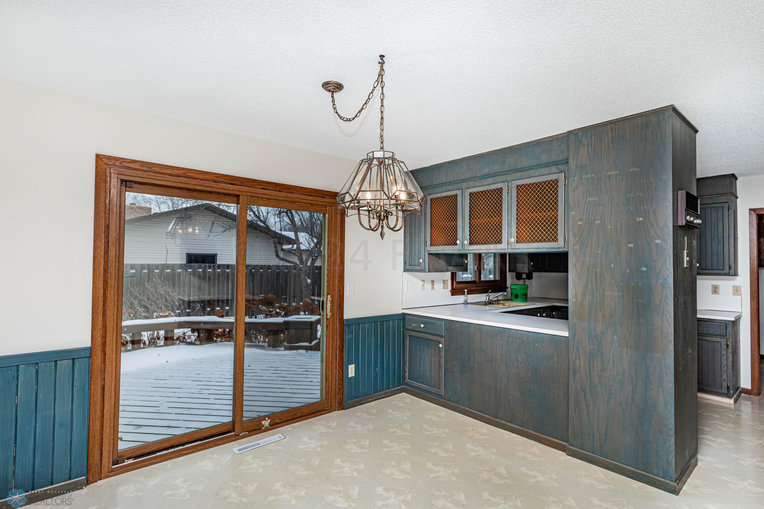 Kitchen eating area
