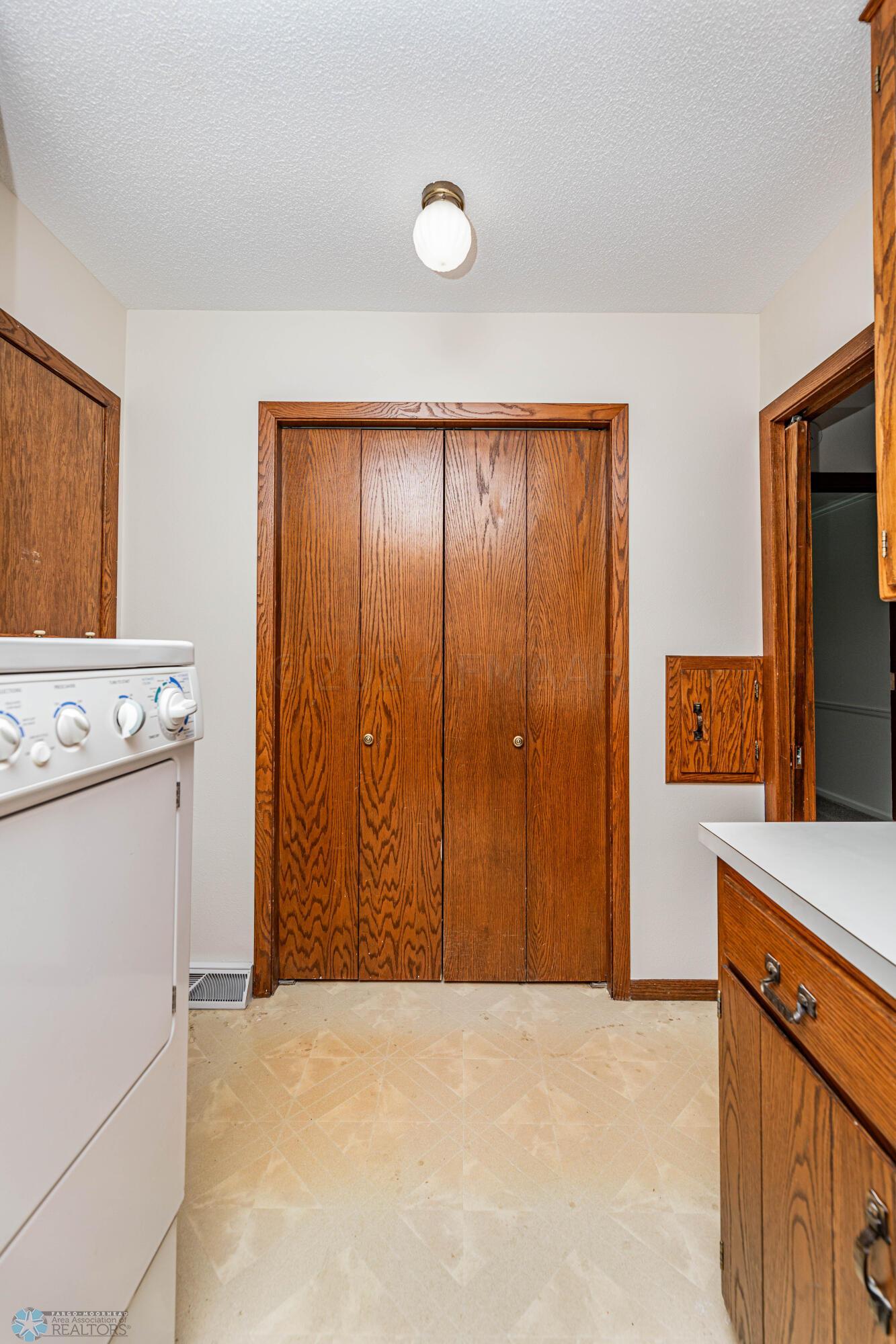 Garage entry closet