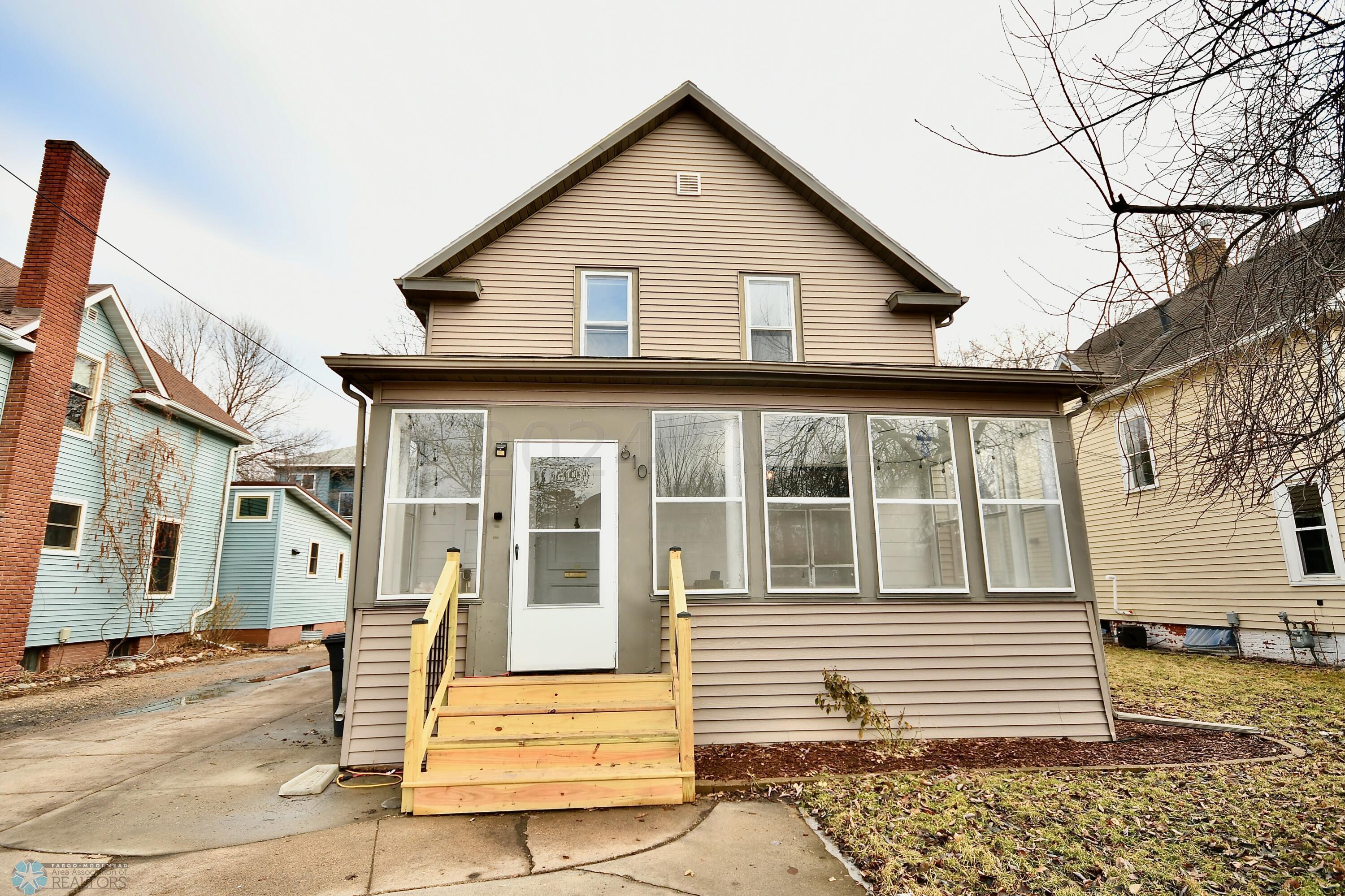 610 University Dr S