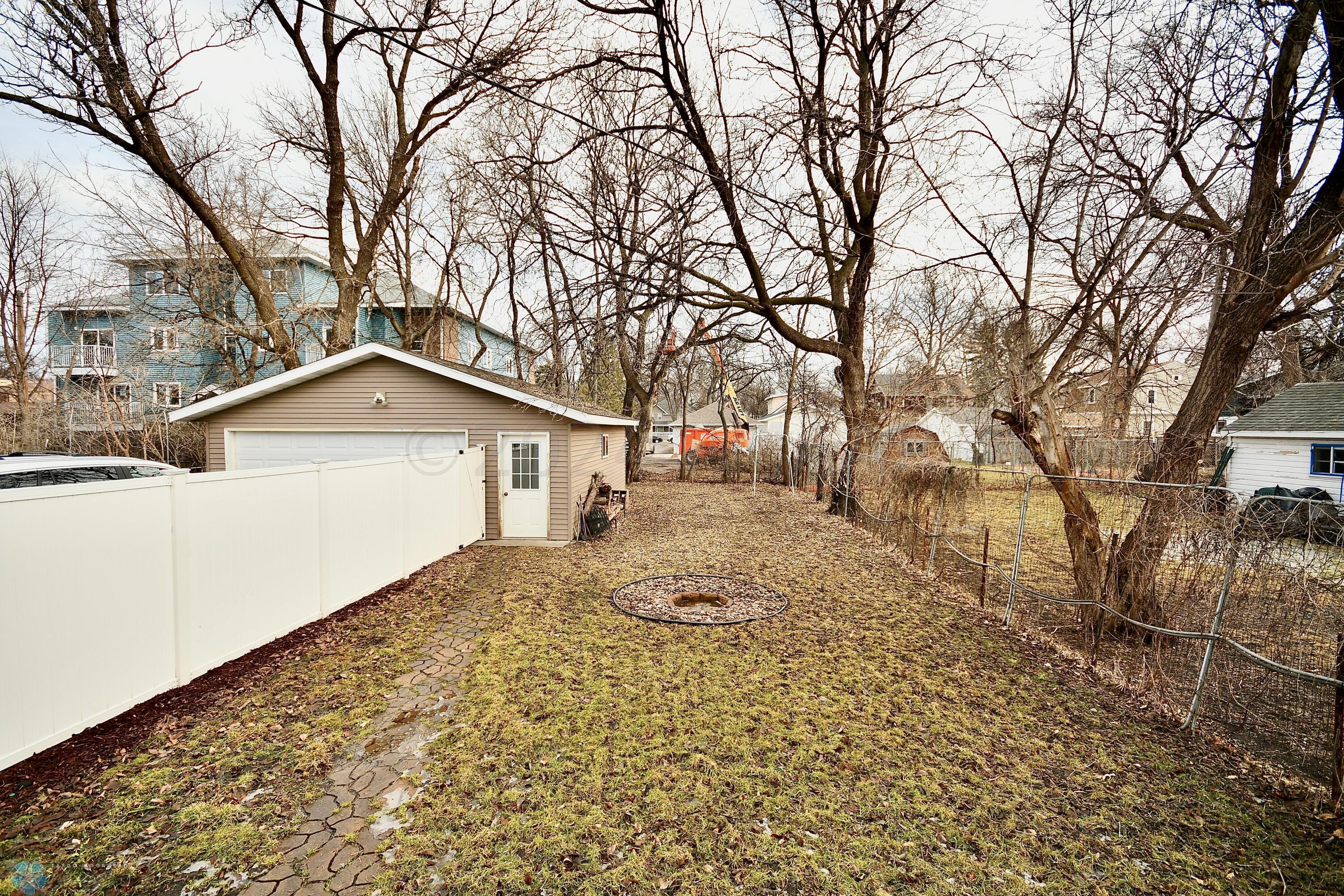 610 University Dr S