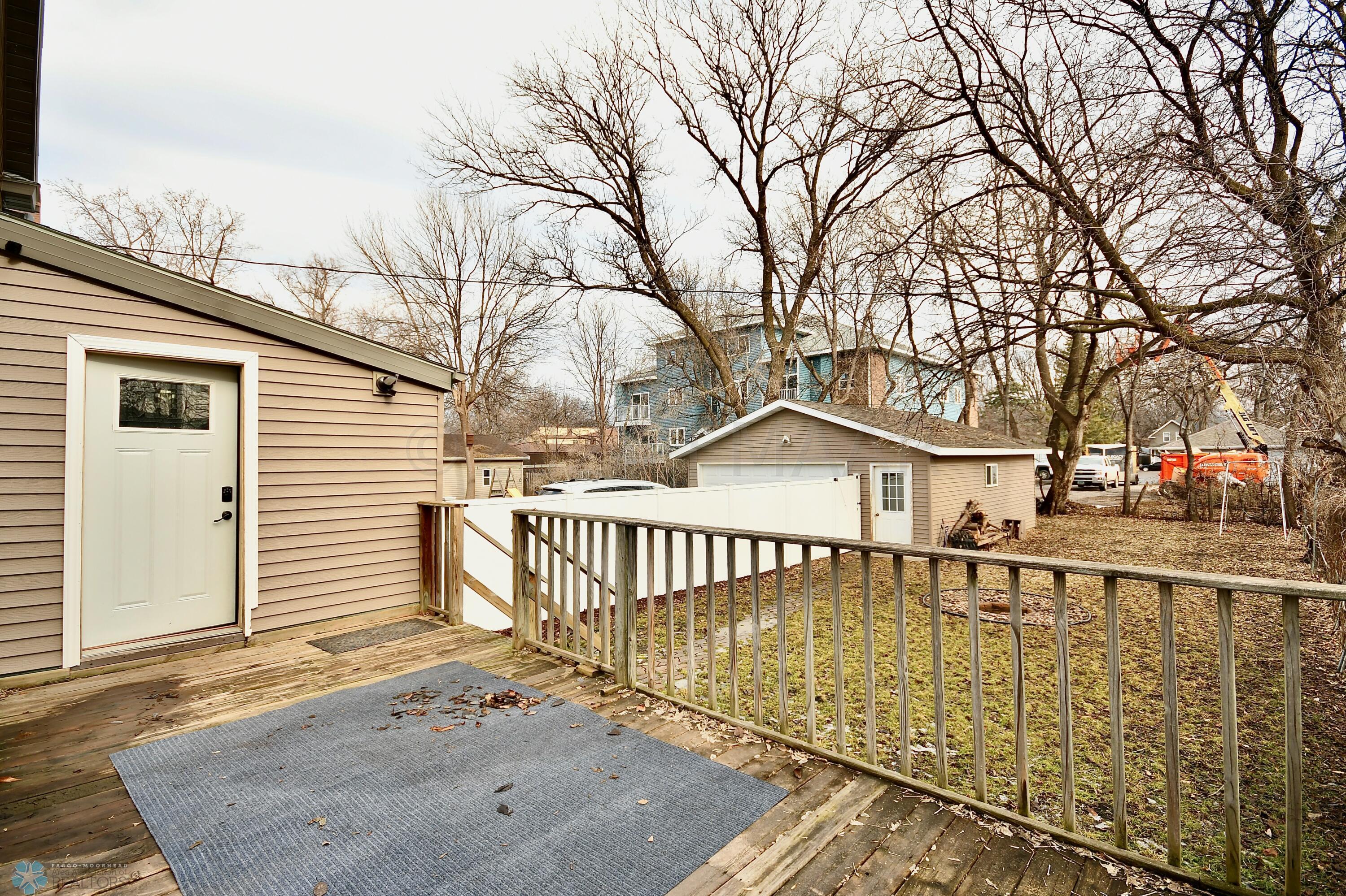 610 University Dr S