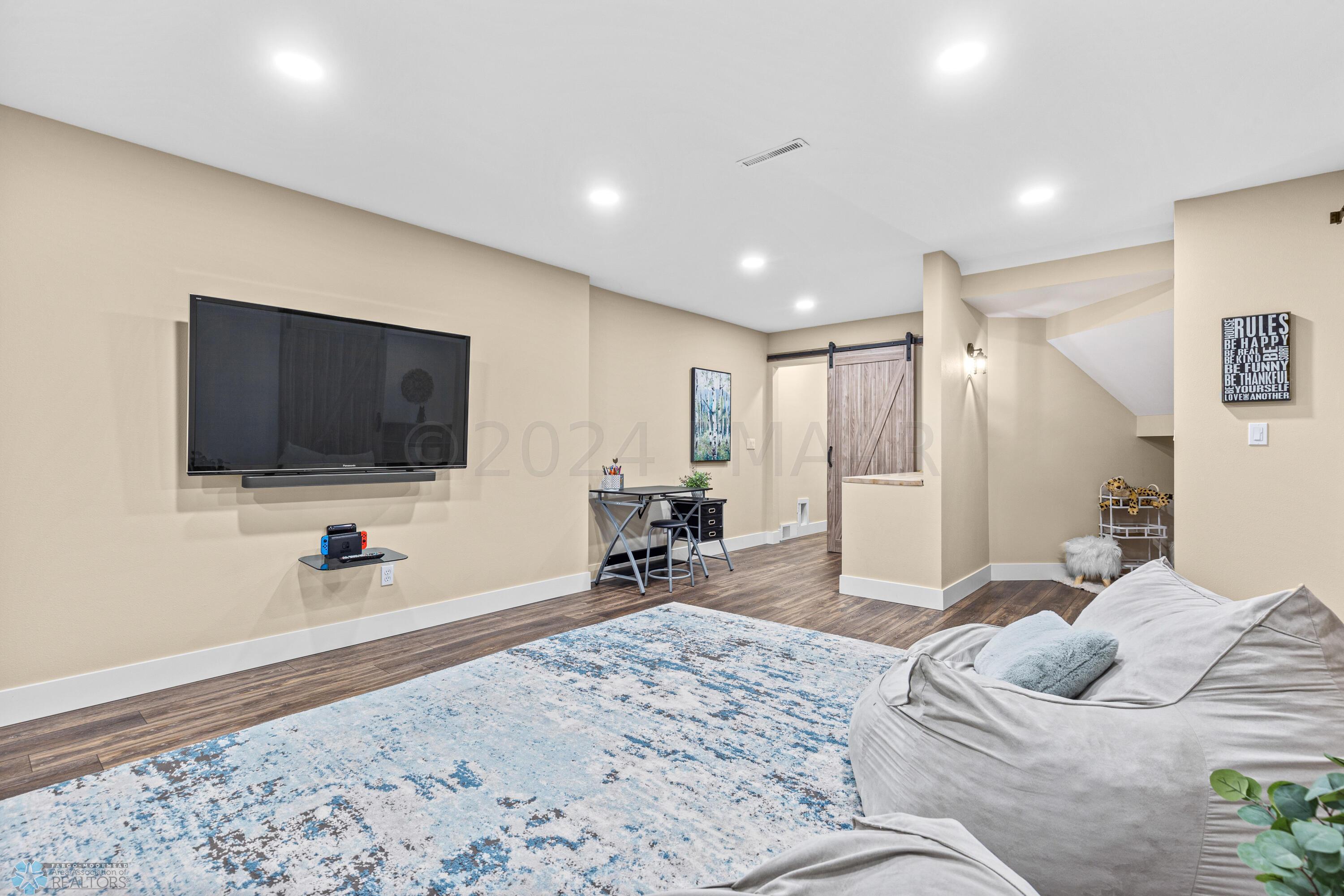 Home (48)