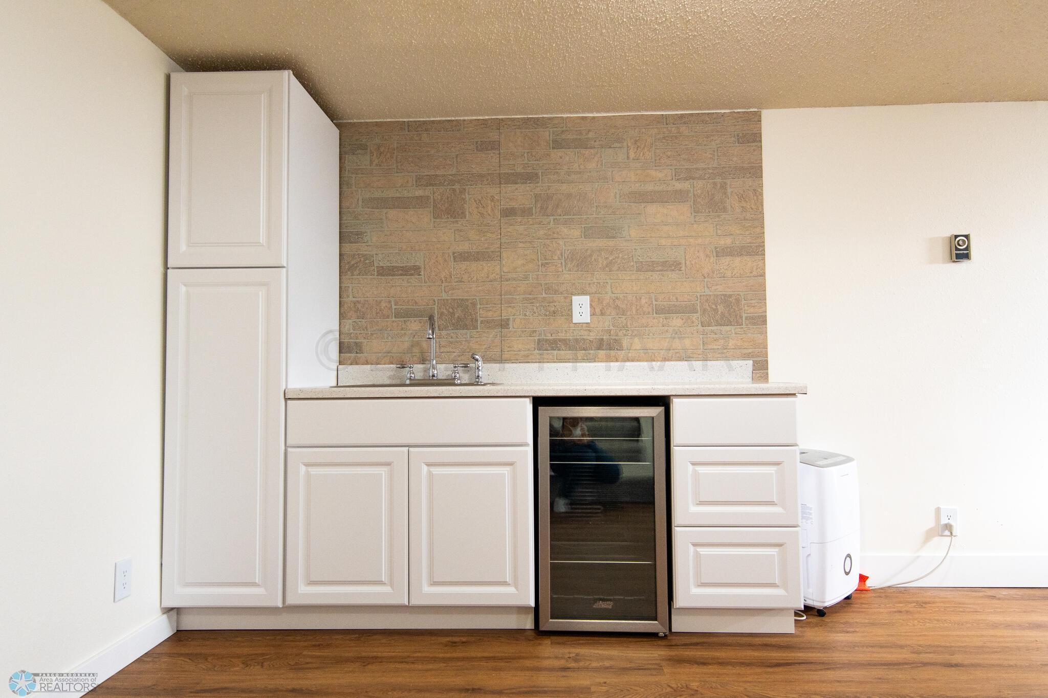 6205 Oakport St N Moorhead 44