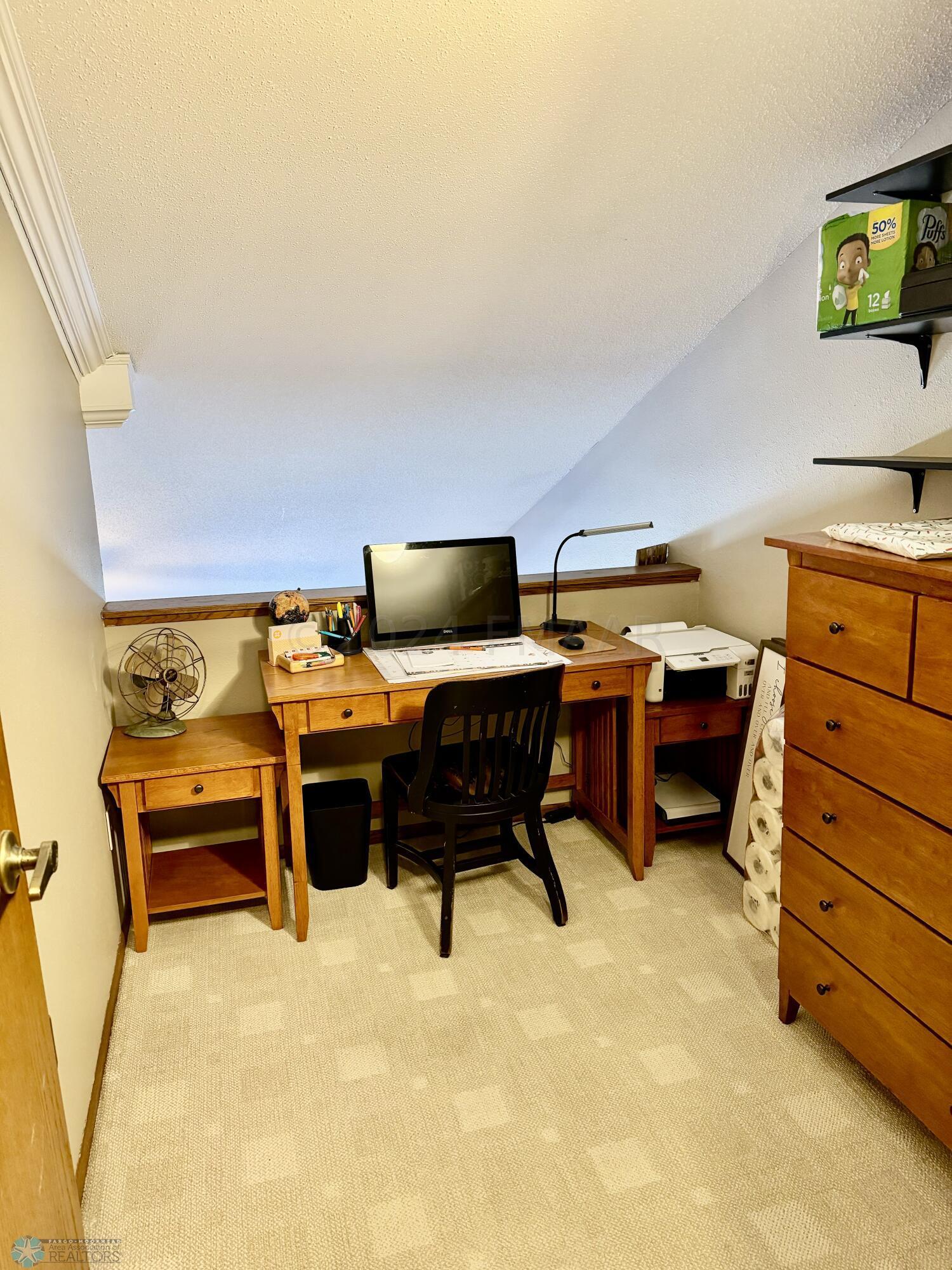 Upstairs Loft/Office