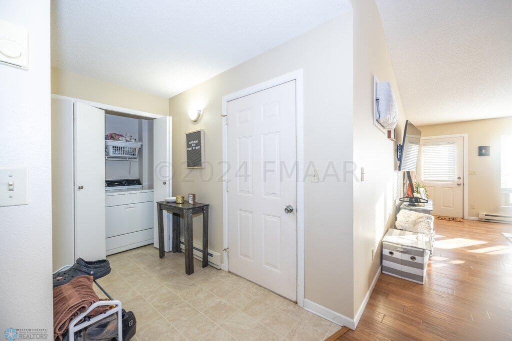 Foyer/Laundry