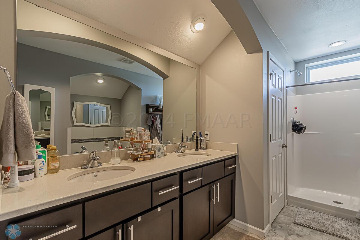 Master dual vanity