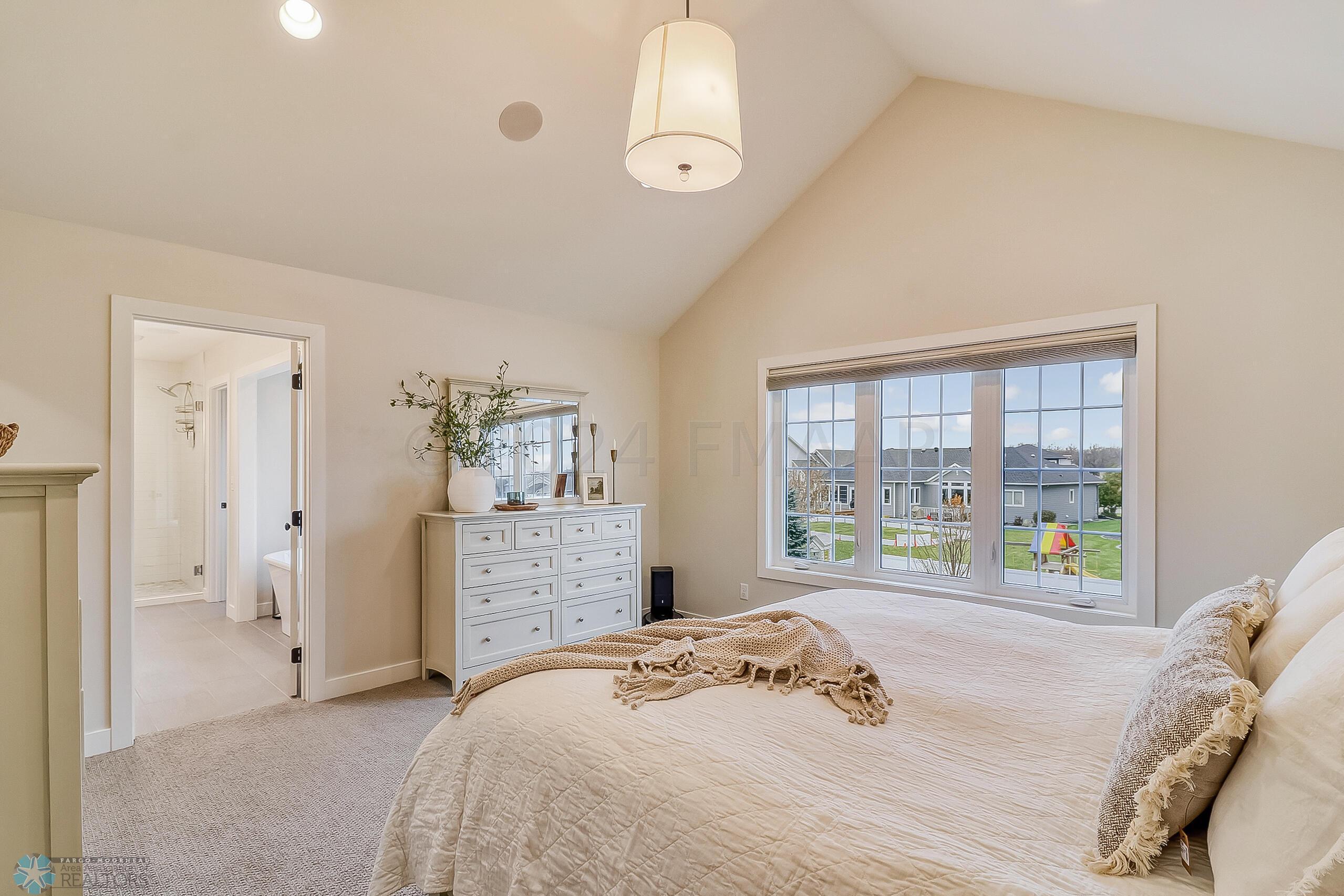 Primary Bedroom1_2