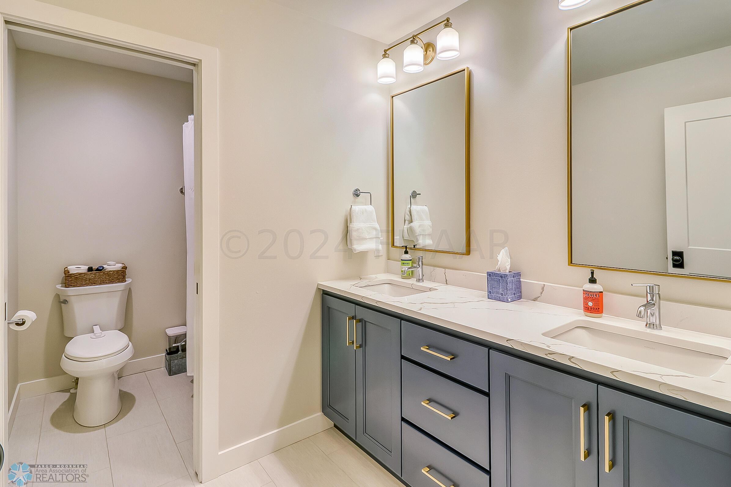 Upstairs Bathroom1_0