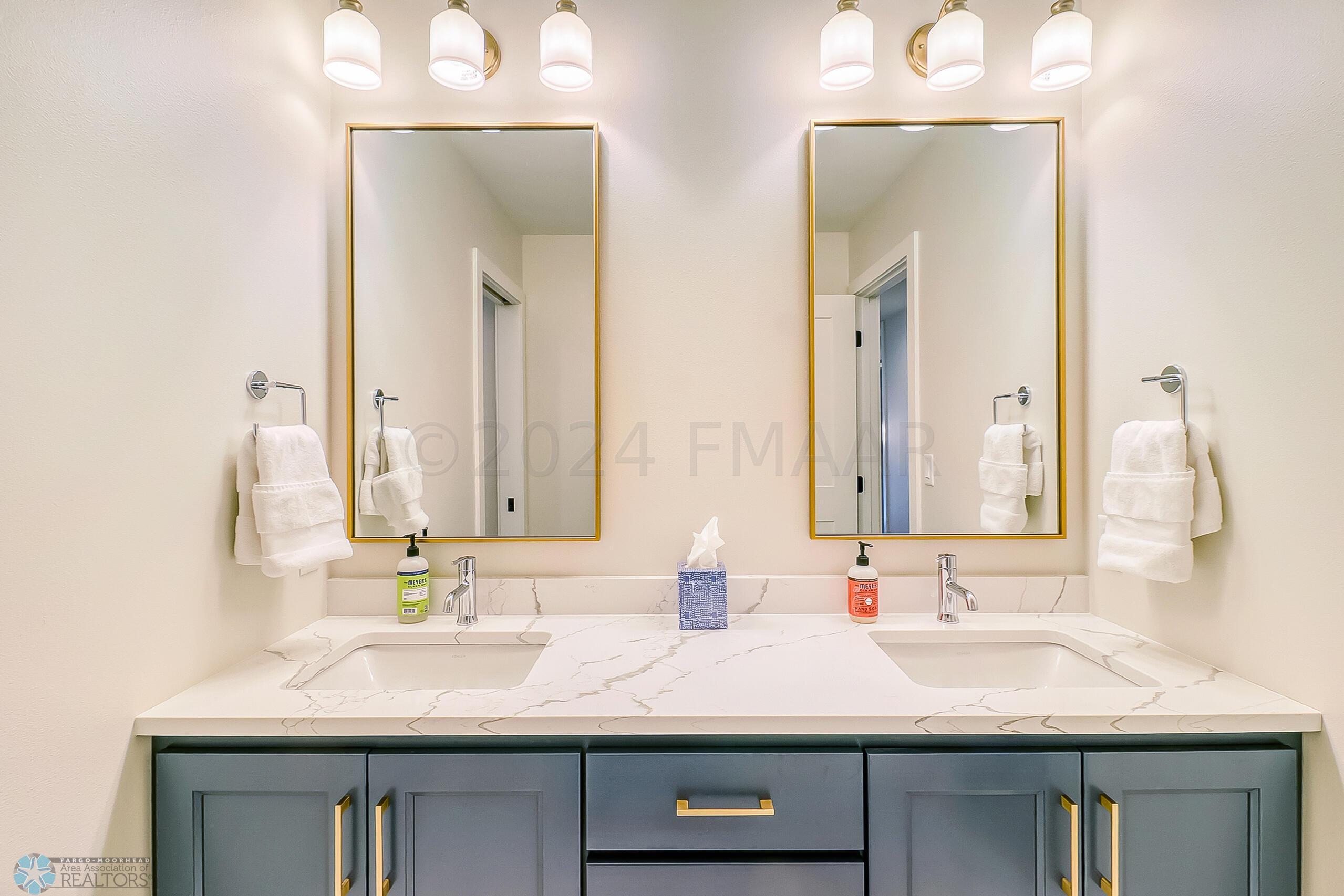 Upstairs Bathroom1_1