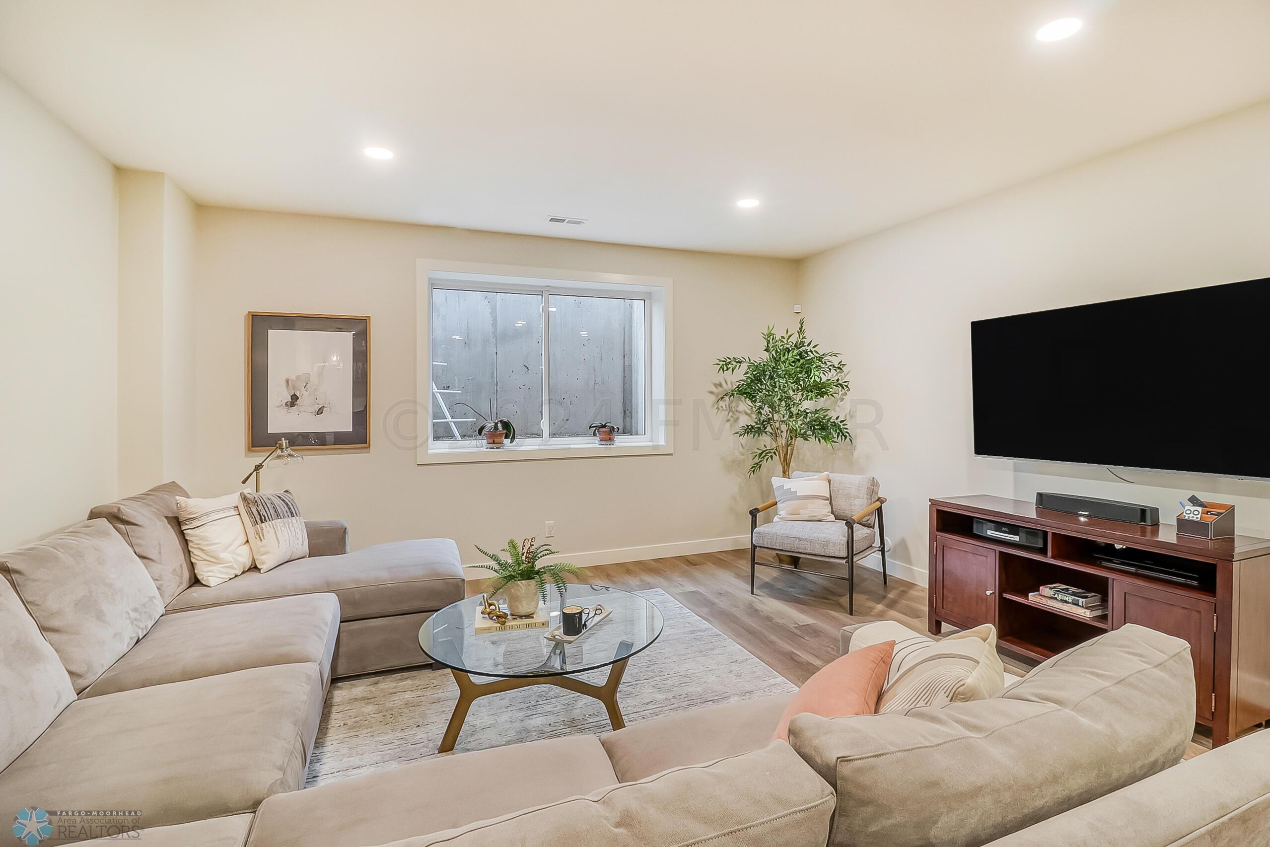 Basement Familyroom1_1