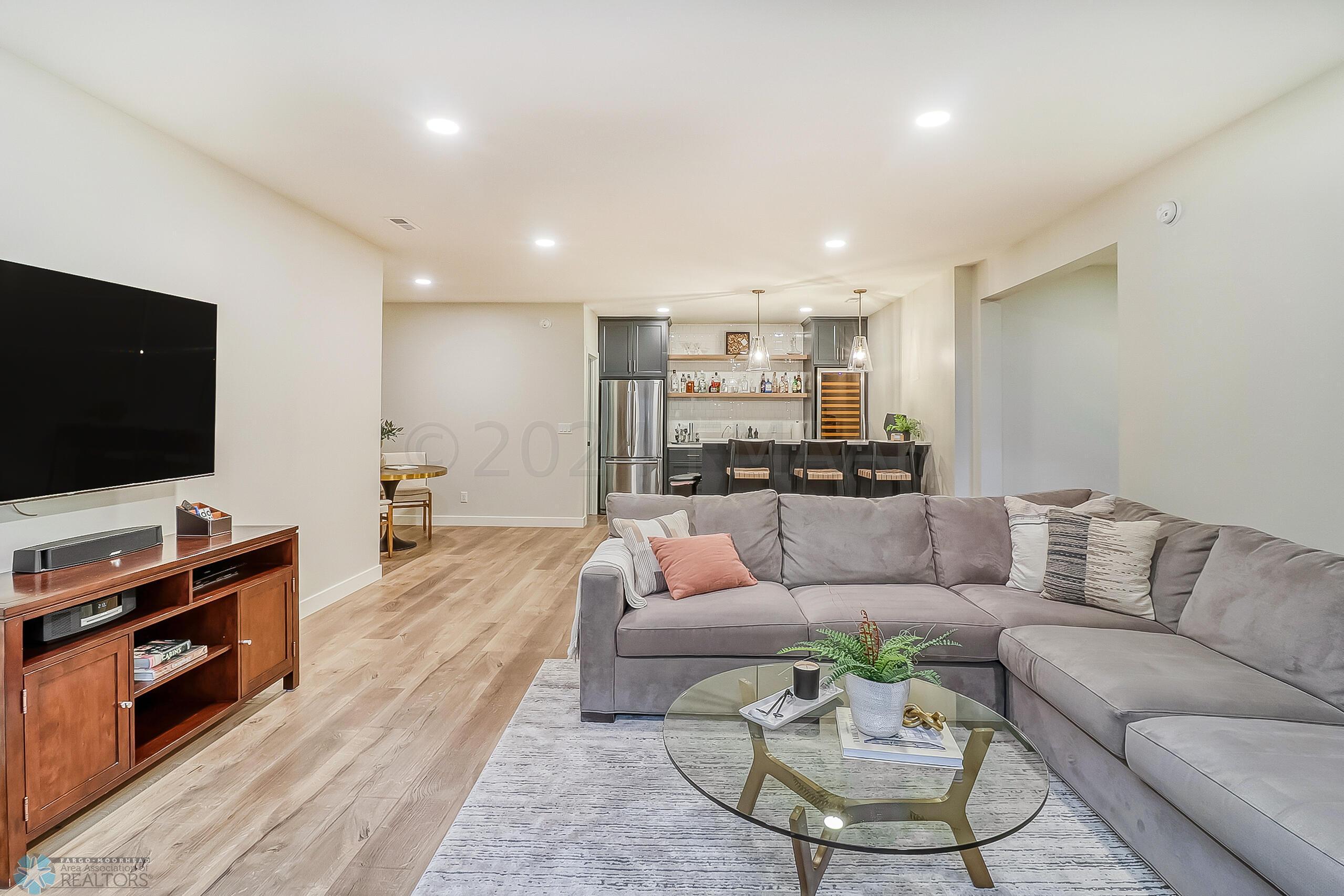 Basement Familyroom1_4