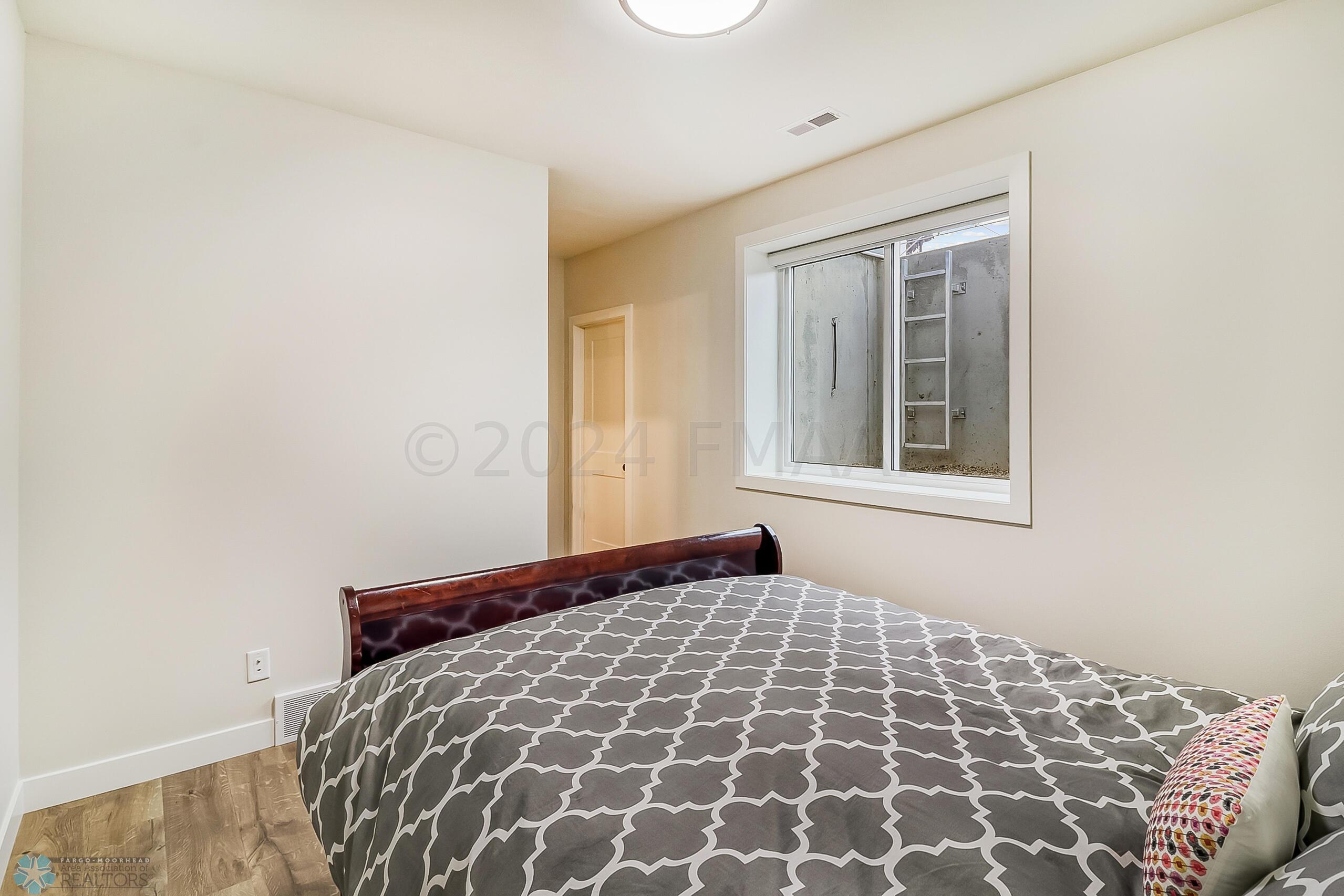 Basement Bedroom1_2
