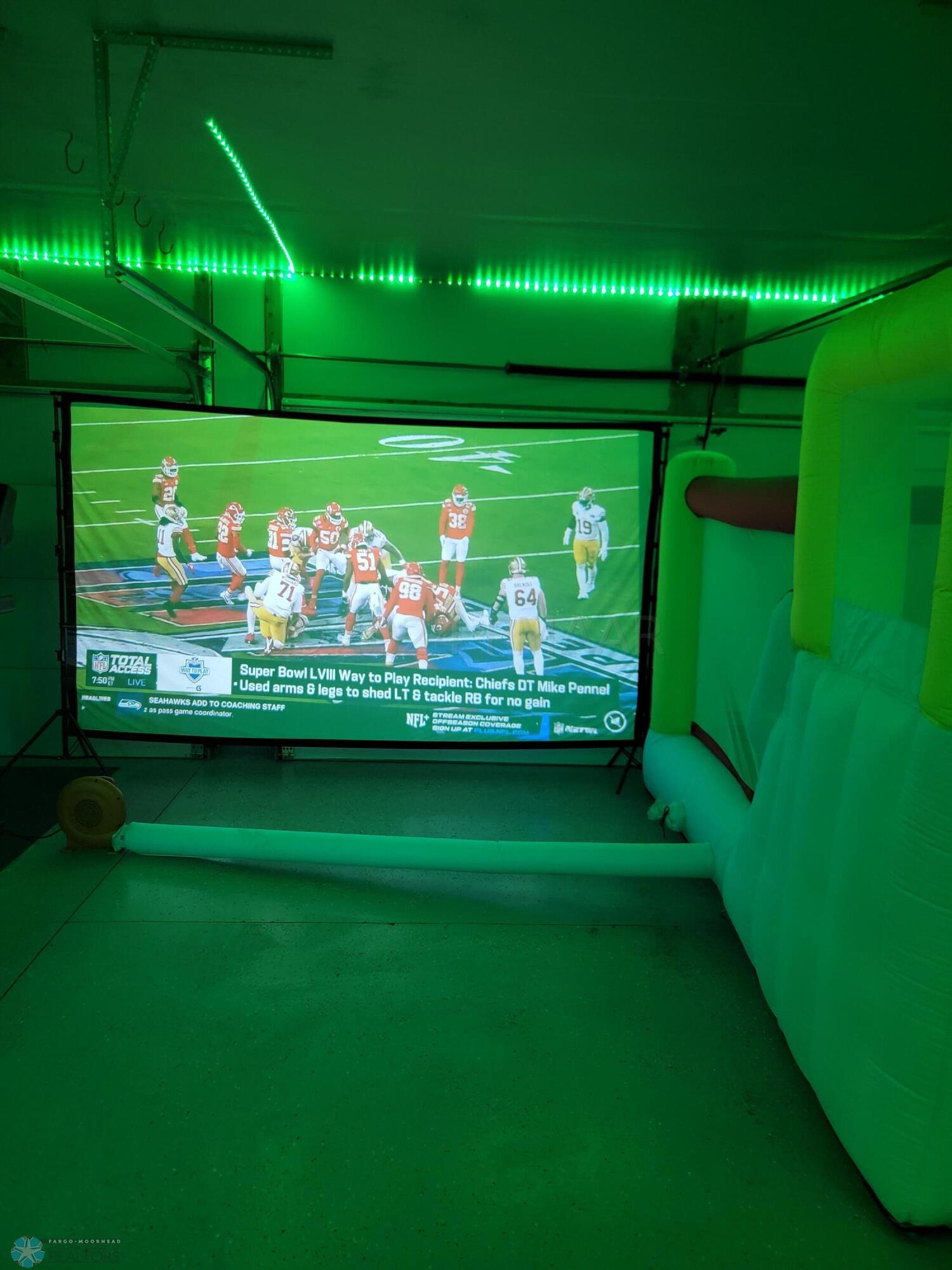 Projector TV garage20240215_190705
