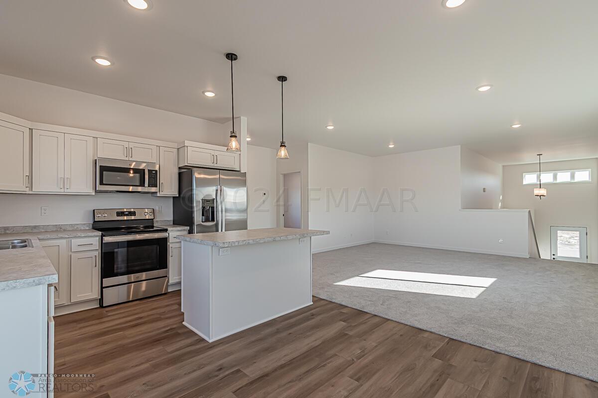 3805 33rd St S, Moorhead, MN 56560-75