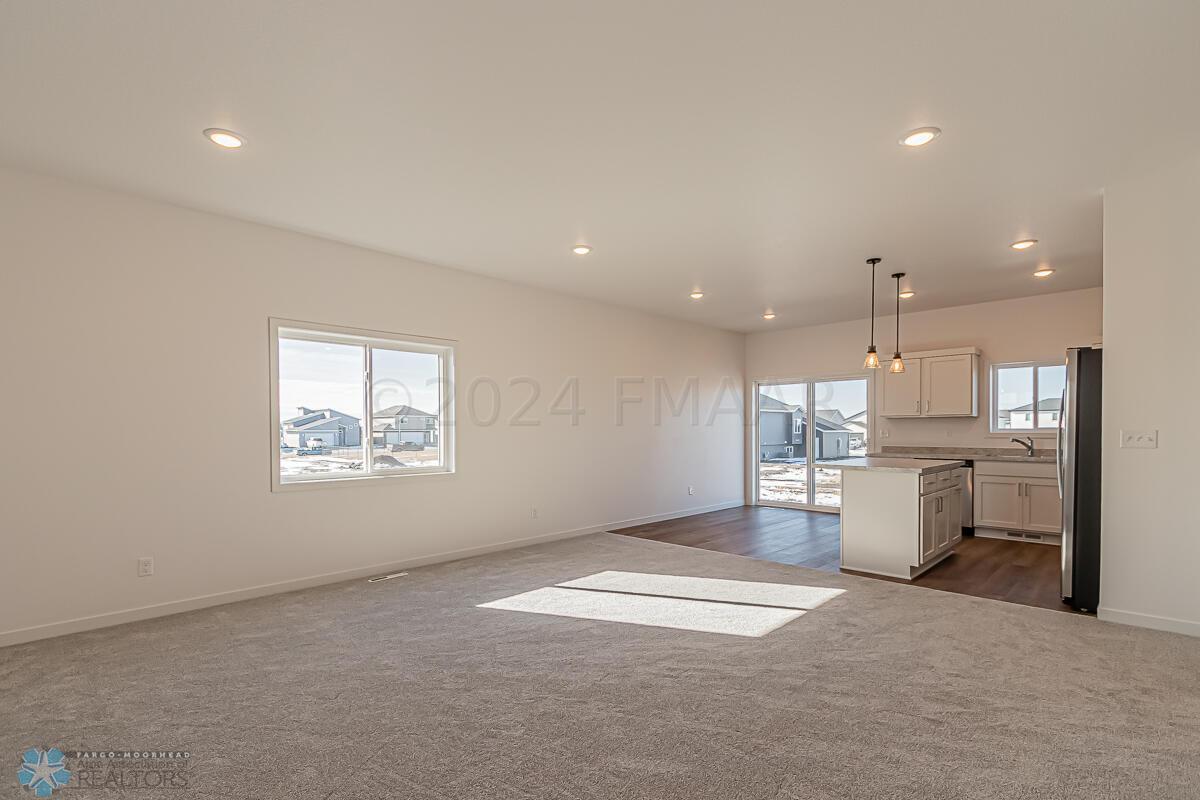3805 33rd St S, Moorhead, MN 56560-72
