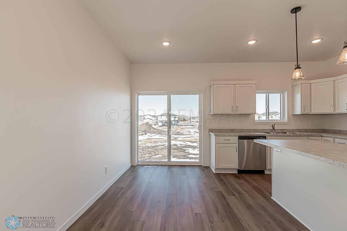3805 33rd St S, Moorhead, MN 56560-74