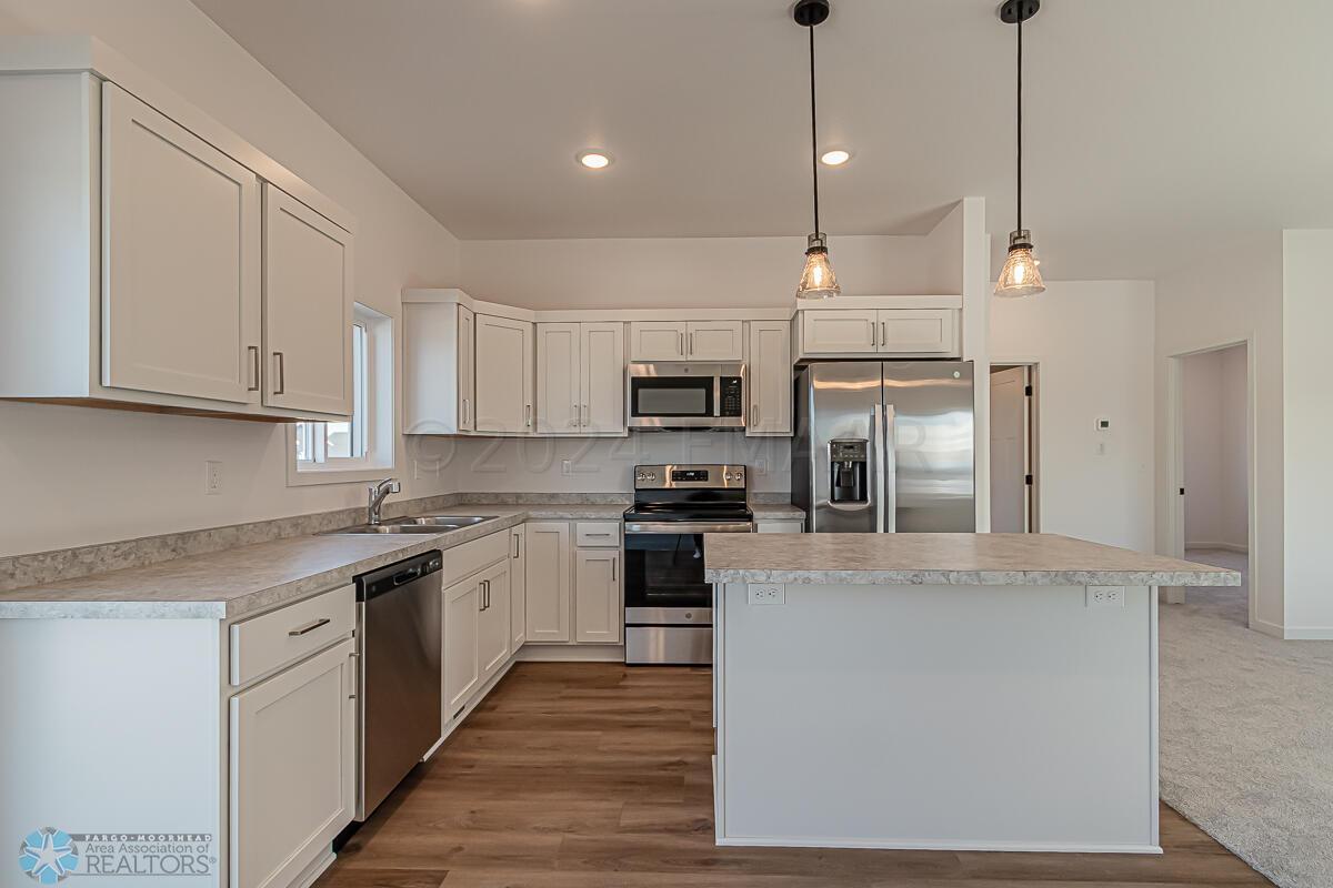 3805 33rd St S, Moorhead, MN 56560-76