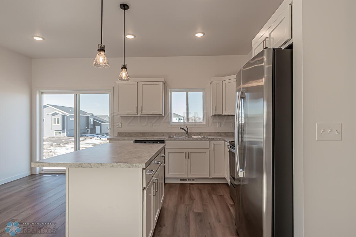 3805 33rd St S, Moorhead, MN 56560-78