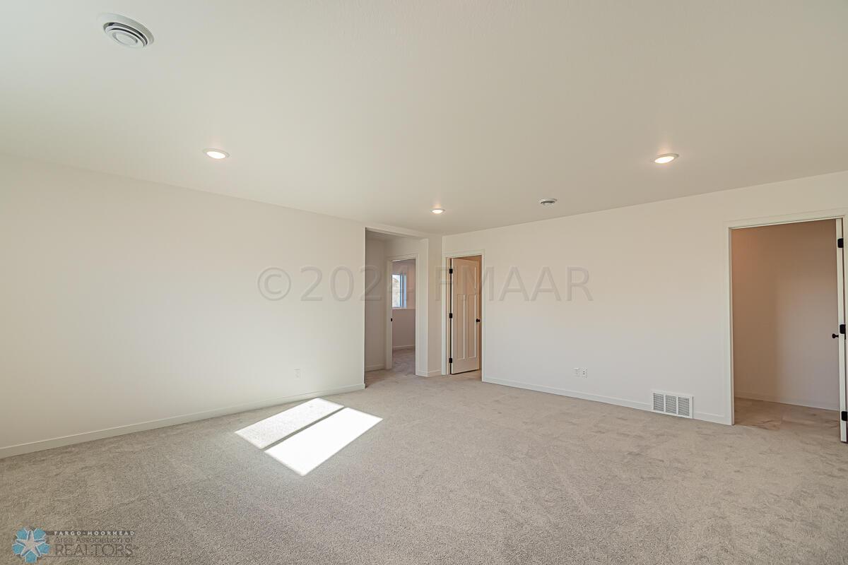 3805 33rd St S, Moorhead, MN 56560-36