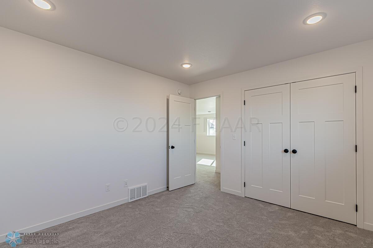 3805 33rd St S, Moorhead, MN 56560-45