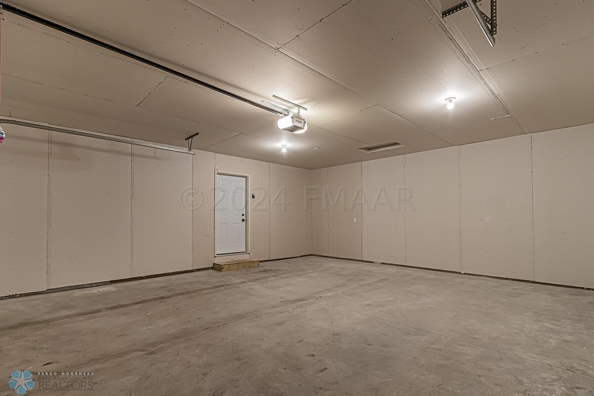 3805 33rd St S, Moorhead, MN 56560-88