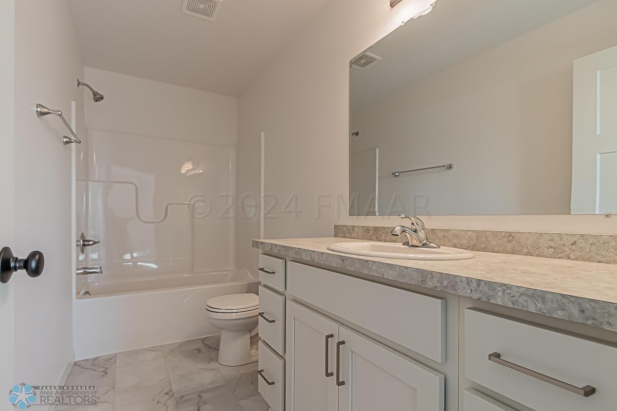 3805 33rd St S, Moorhead, MN 56560-47