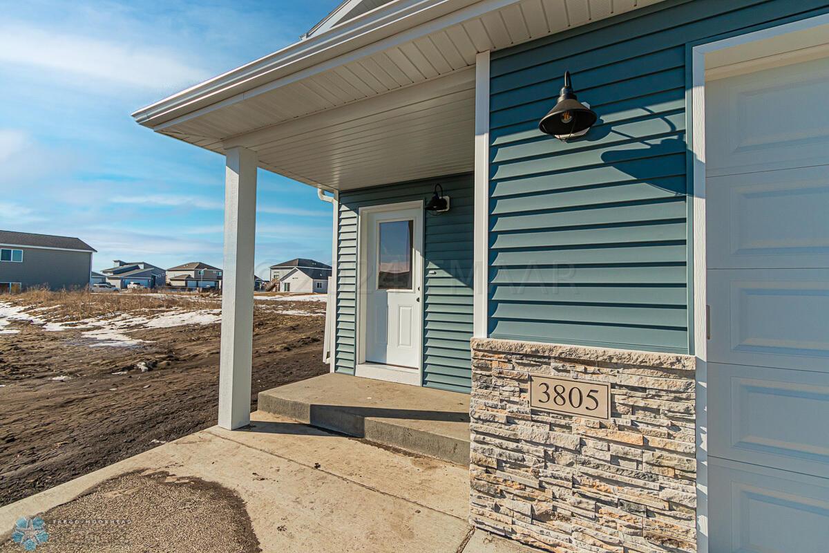 3805 33rd St S, Moorhead, MN 56560-89