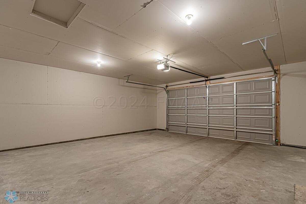 3805 33rd St S, Moorhead, MN 56560-87