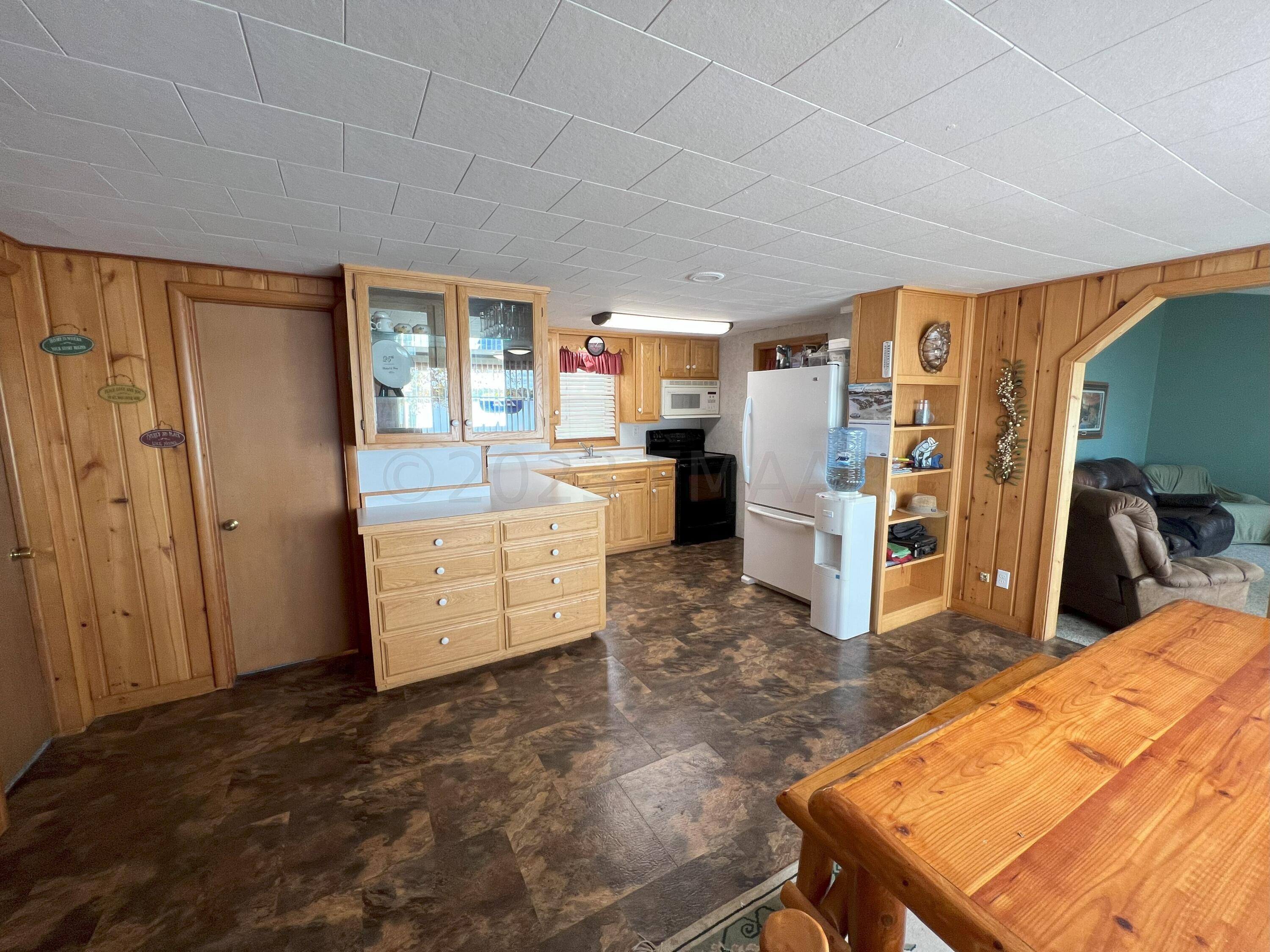 23 Kitchen-Dining