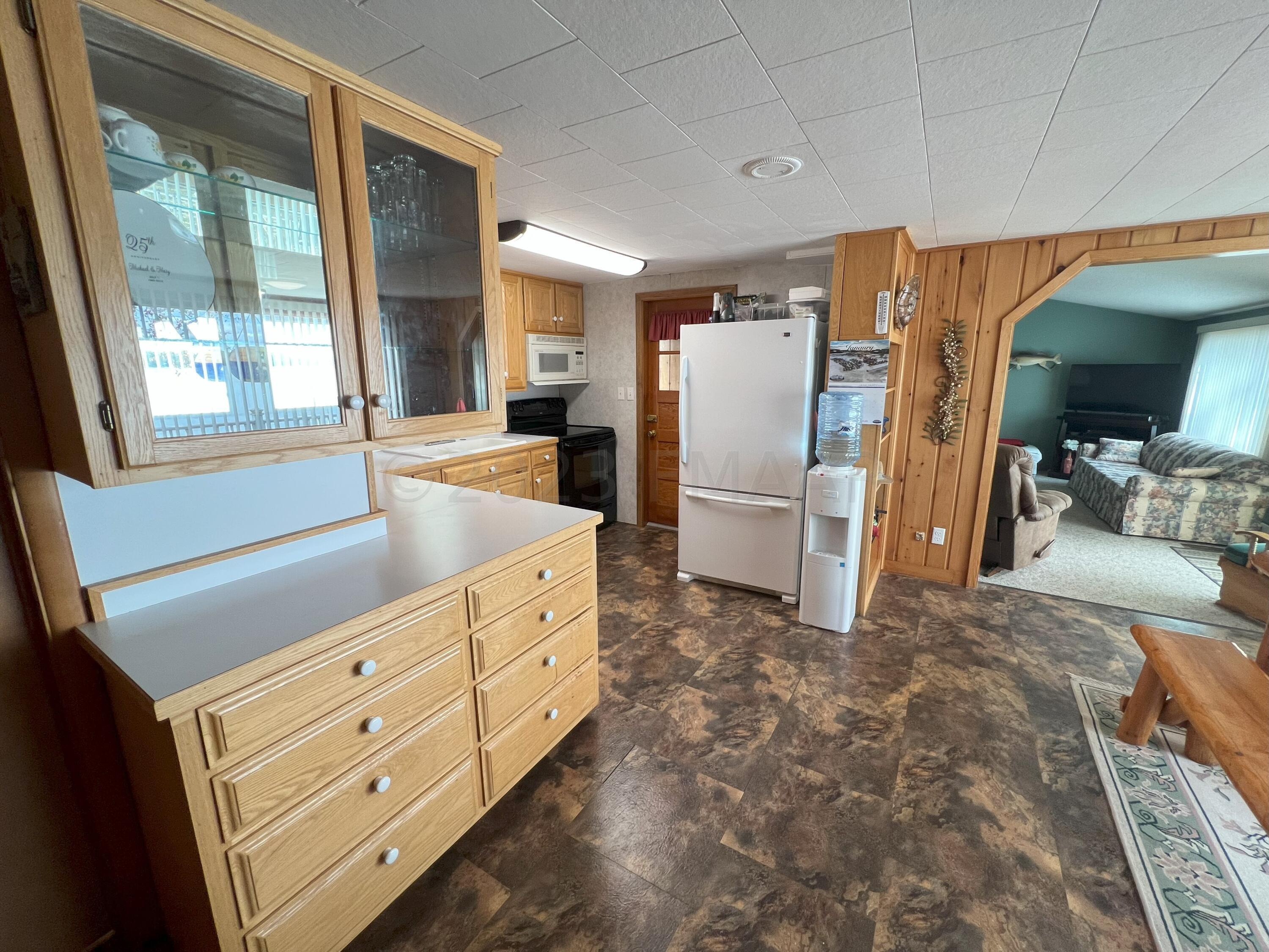 24 Kitchen-Dining