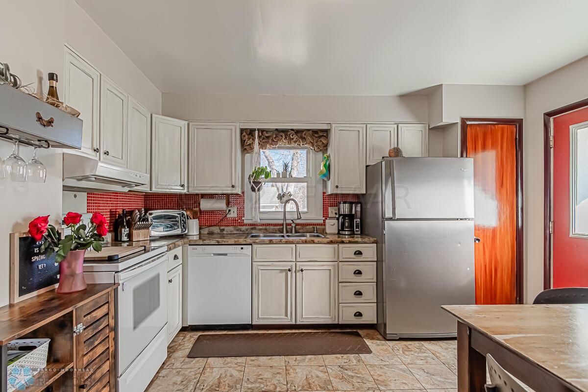 301 2nd St NE, Dilworth, MN-10