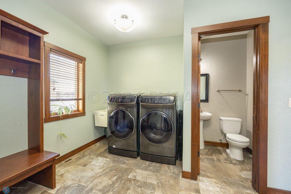 Washer/Dryer new and included