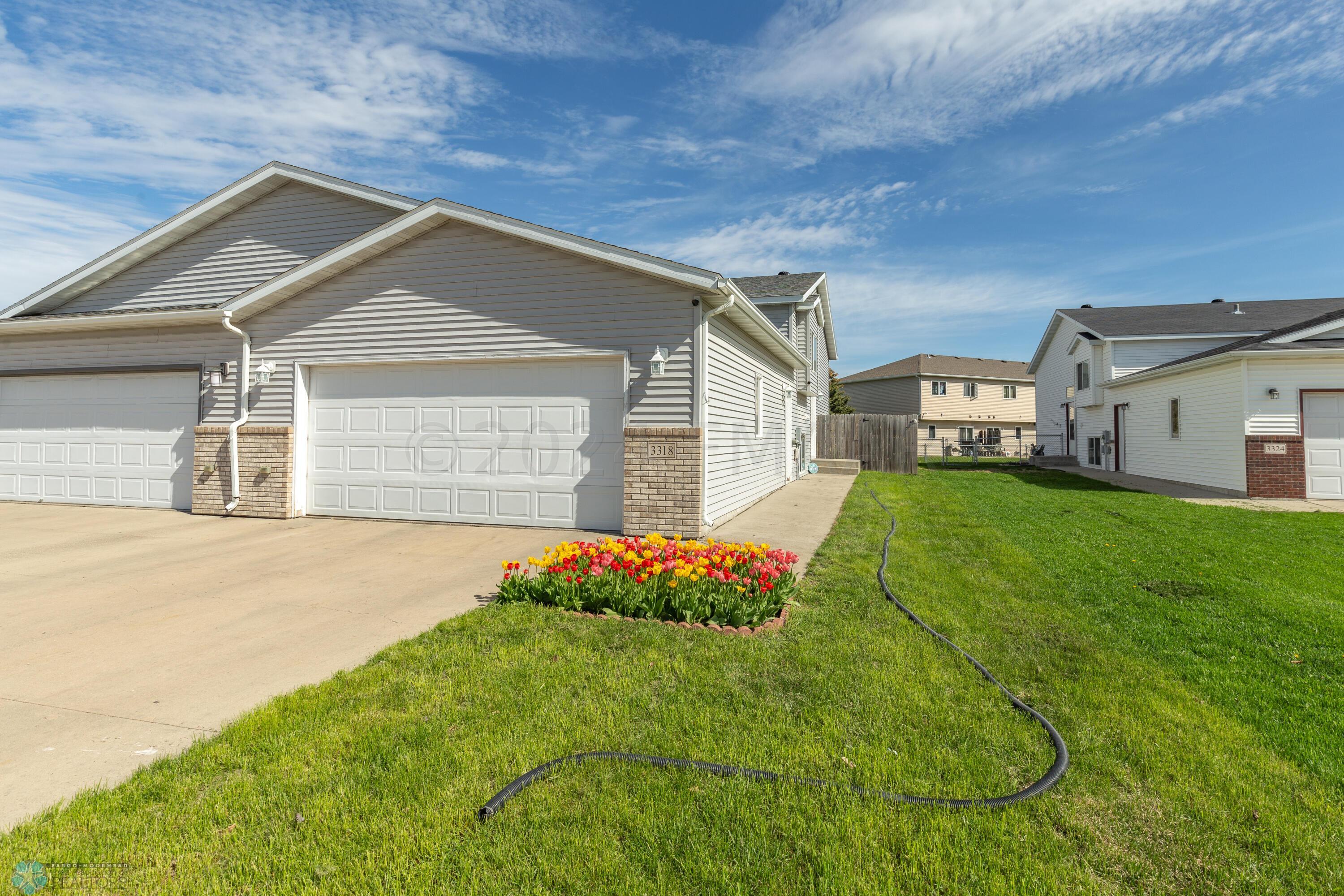 3318 10th St S Moorhead