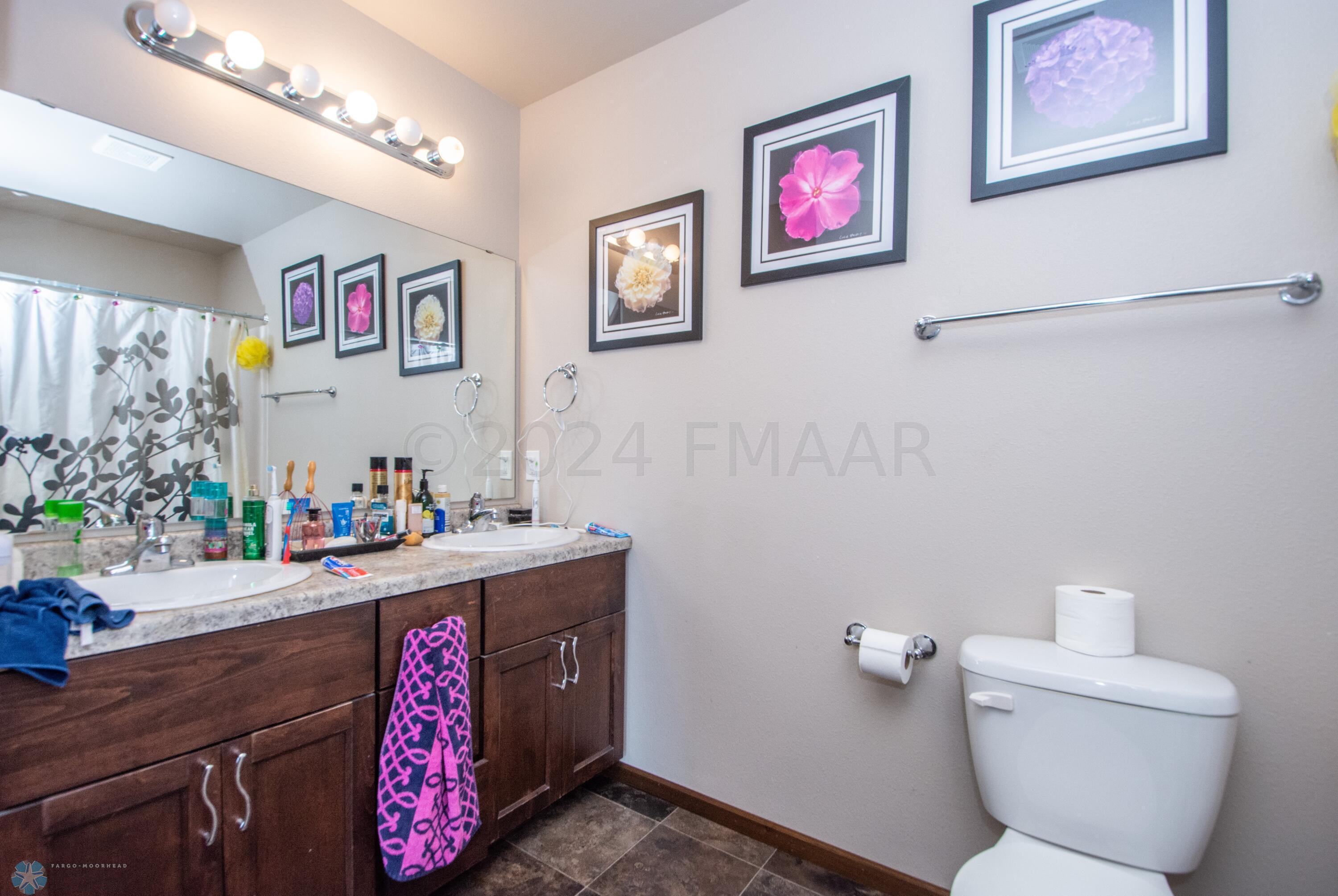 upper full bathroom