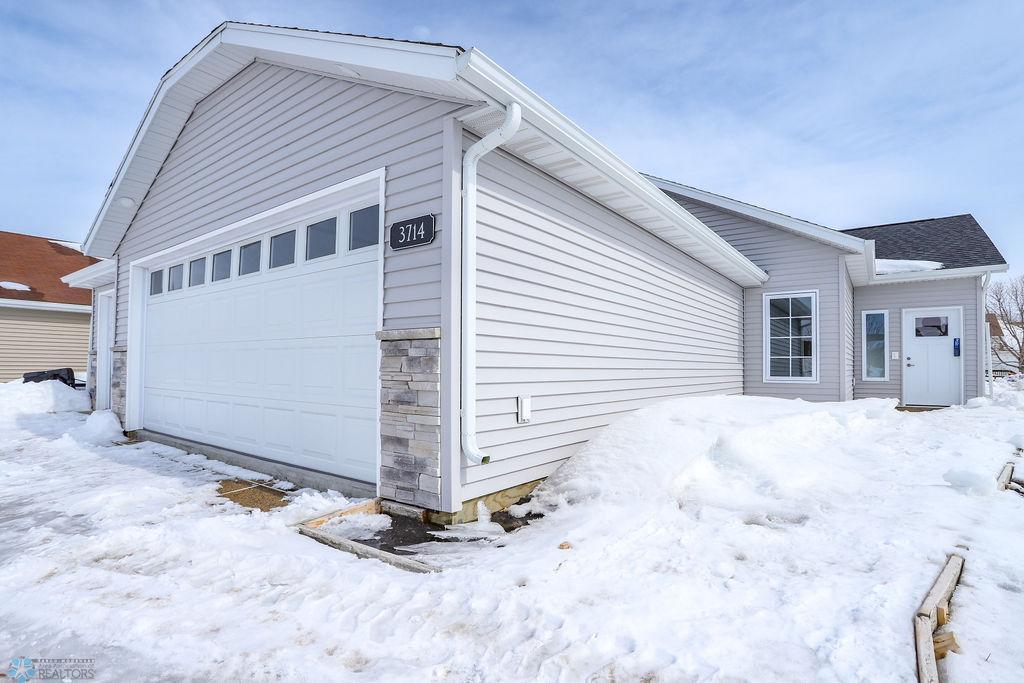 3714 34th St S, Moorhead