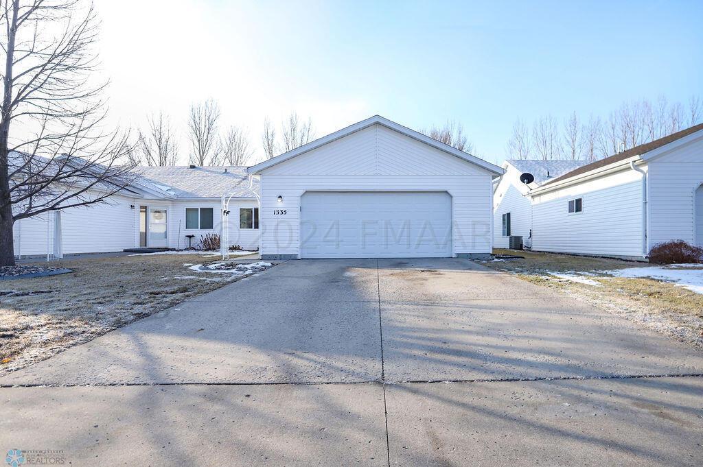 1335 St Circle S, Moorhead