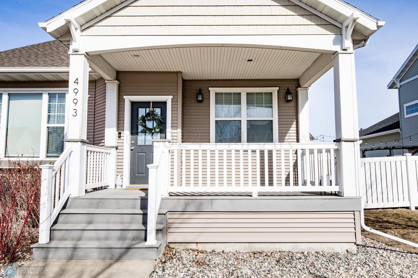 FrontPorch4993-50
