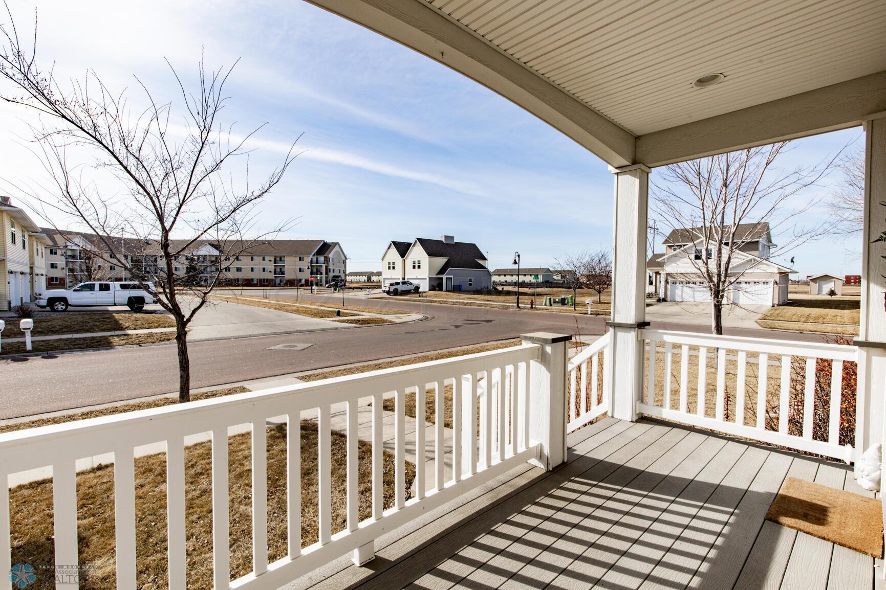 FrontPorch4993-49