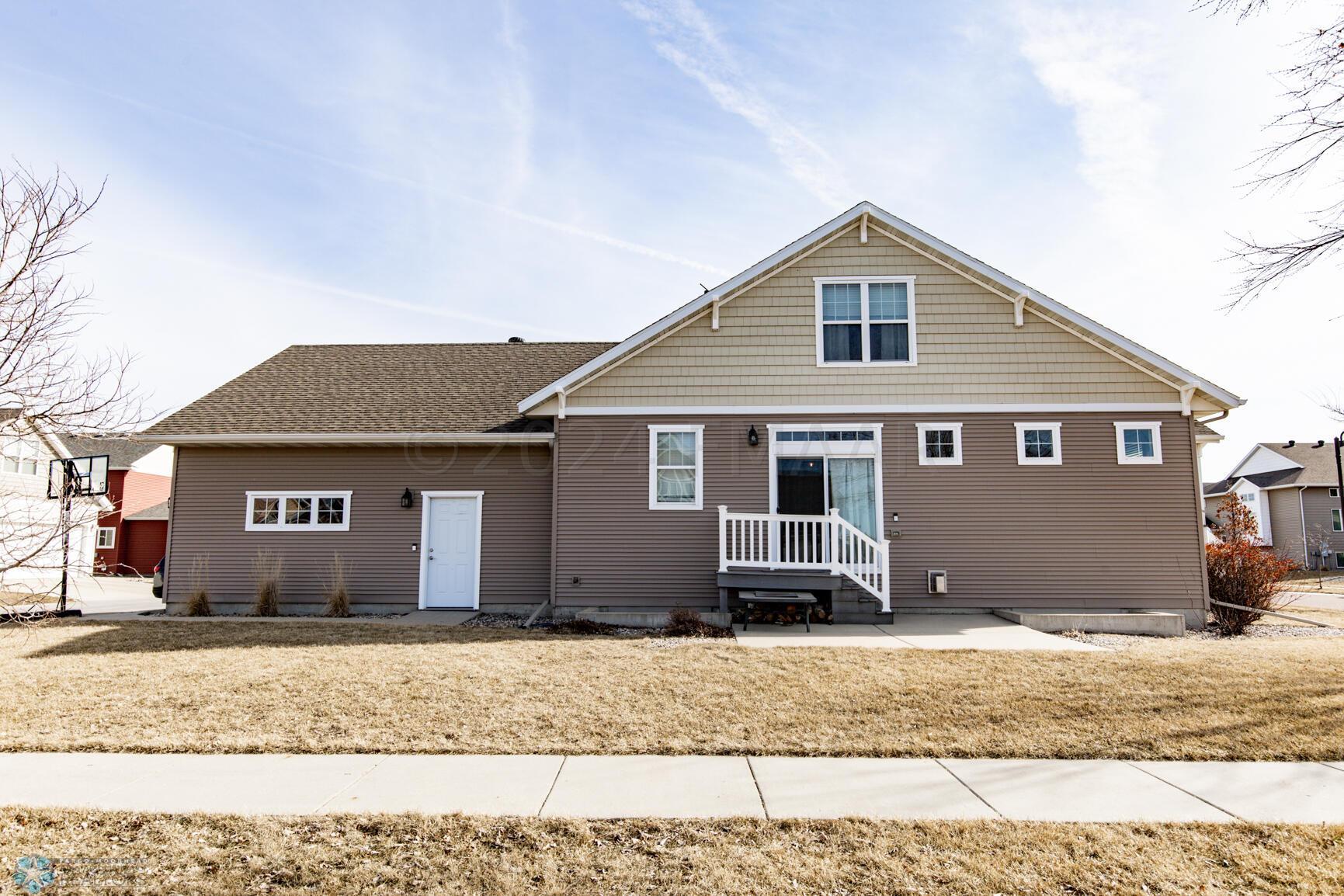 SideExterior4993-58