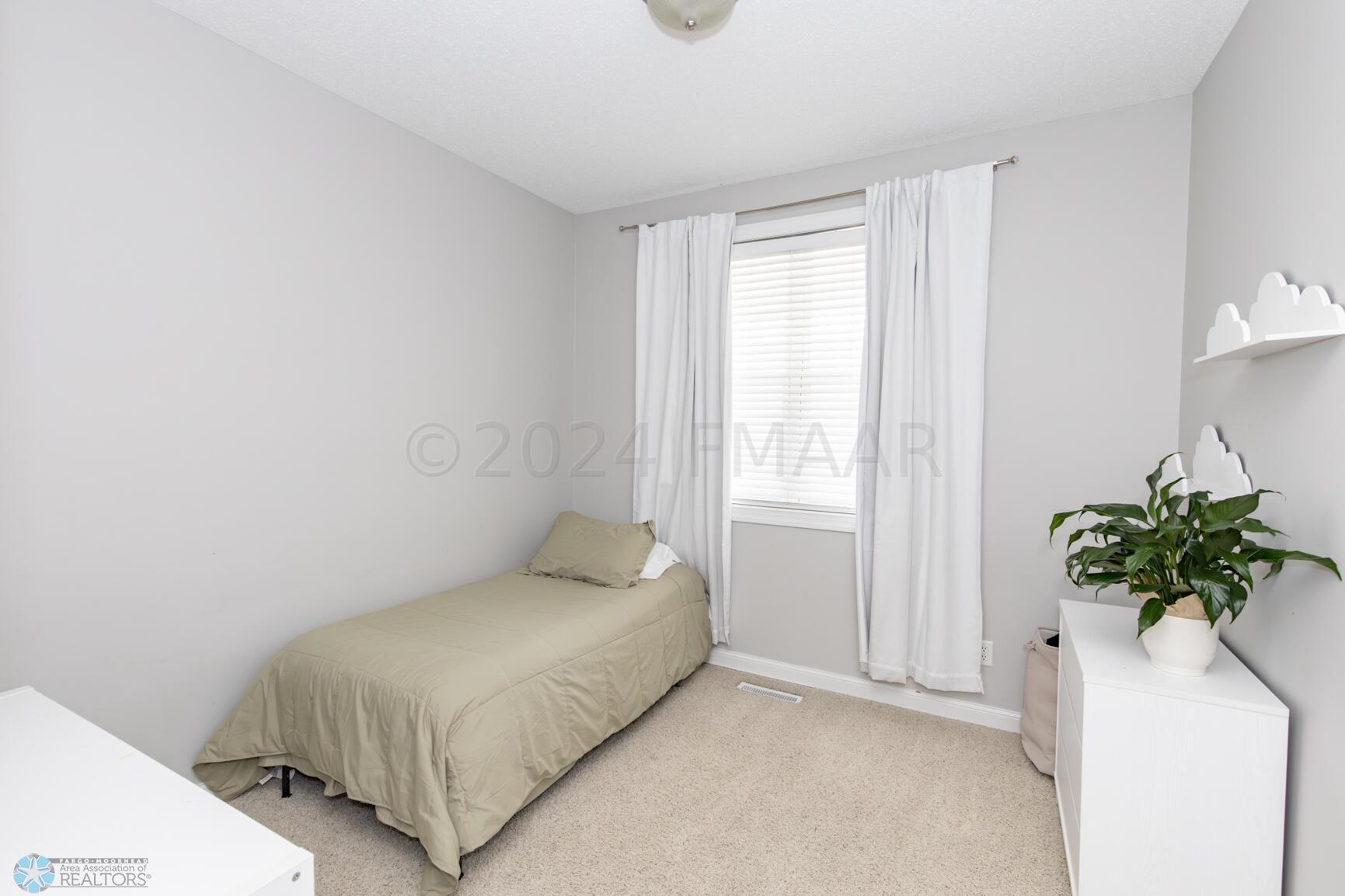 Bedroom2-MainFloor4993-3