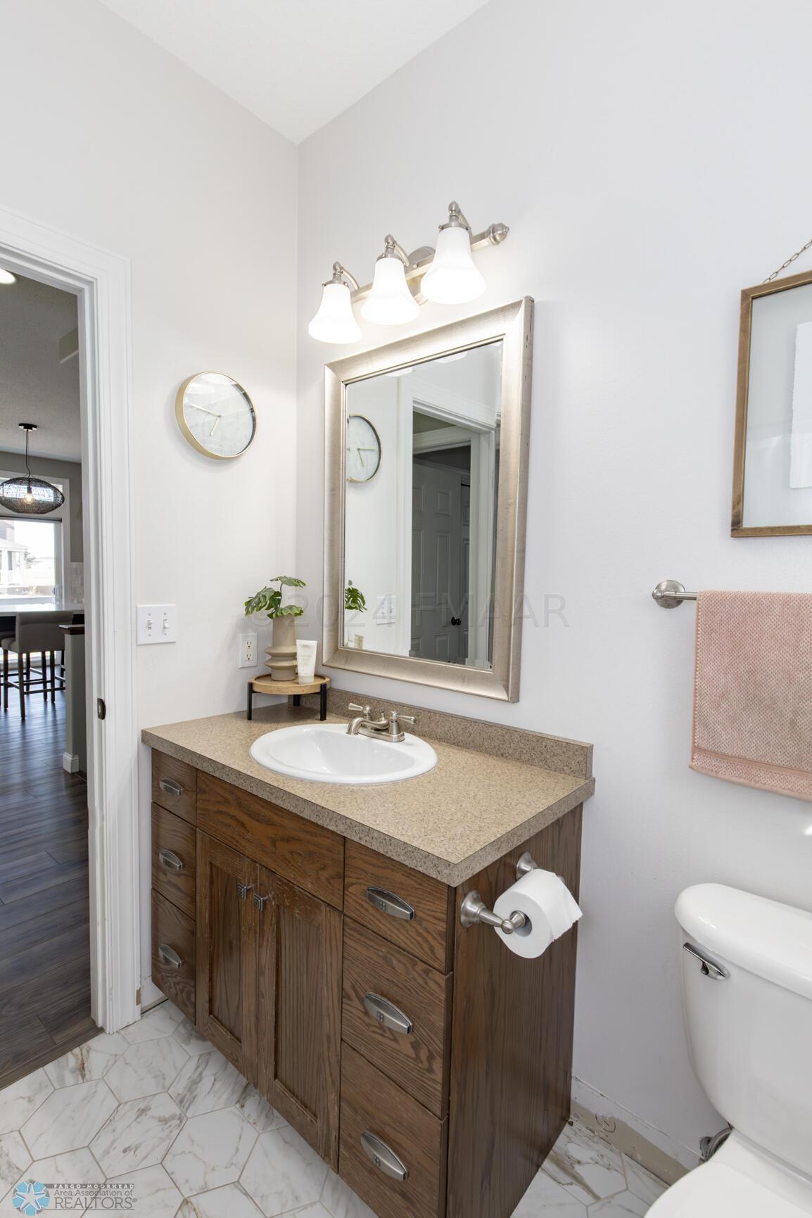 Bathroom1-MainFloor4993-7
