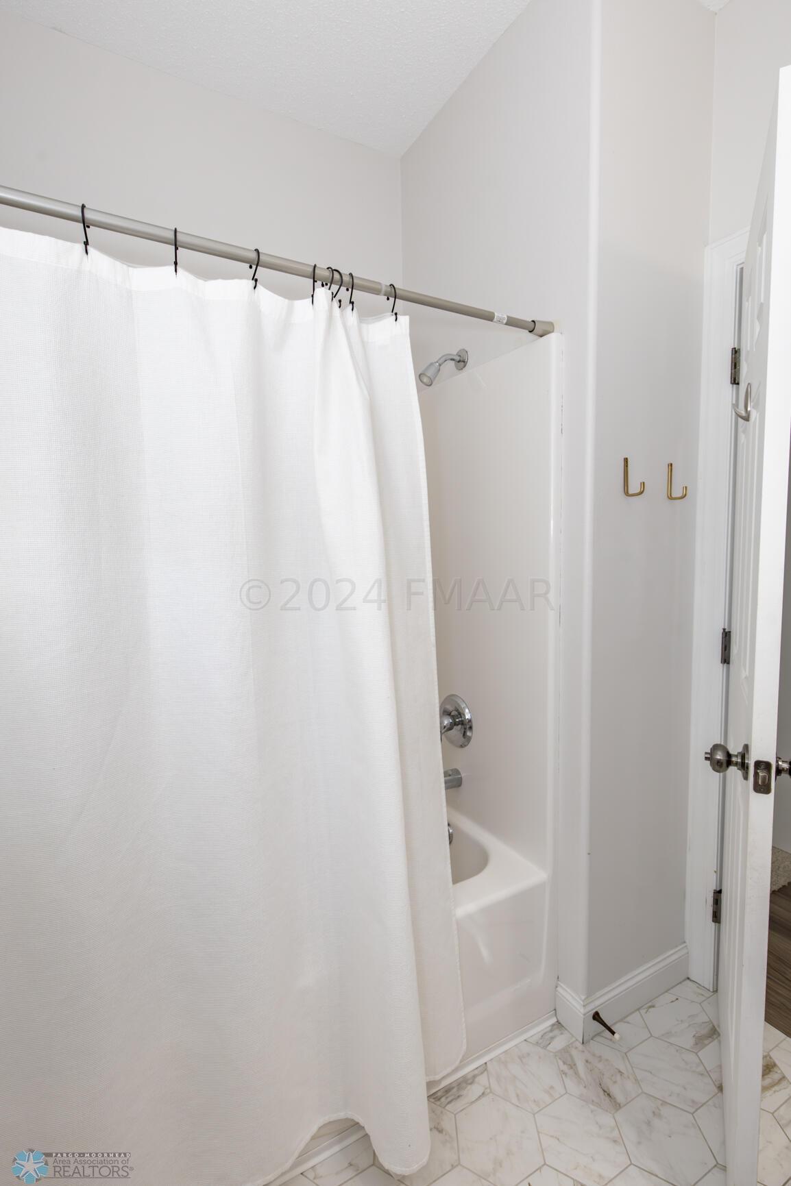 Bathroom1-MainFloor4993-8