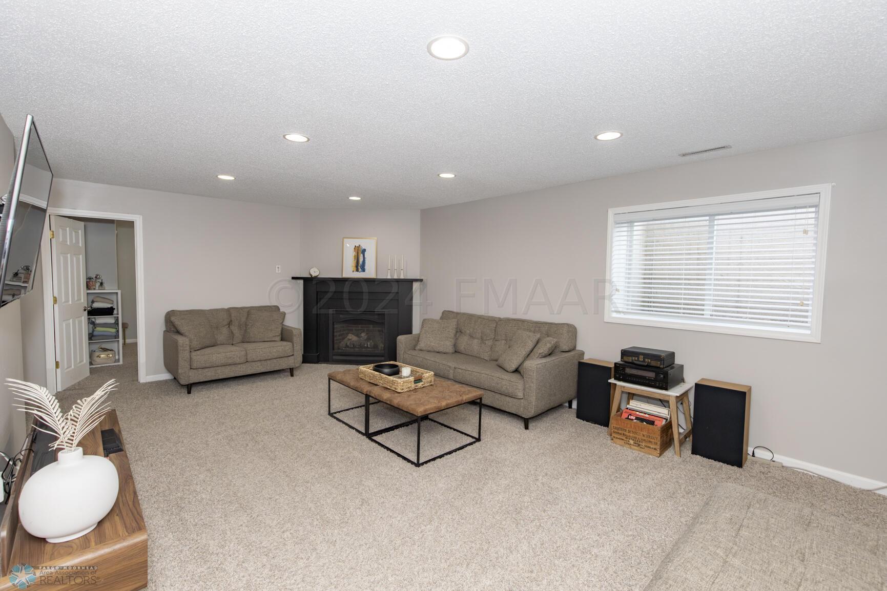 Basement FamilyRoom4993-38