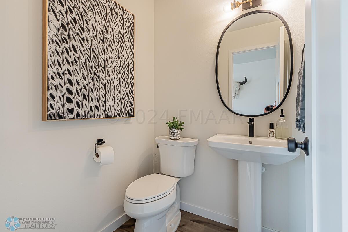 Half_Bathroom_1