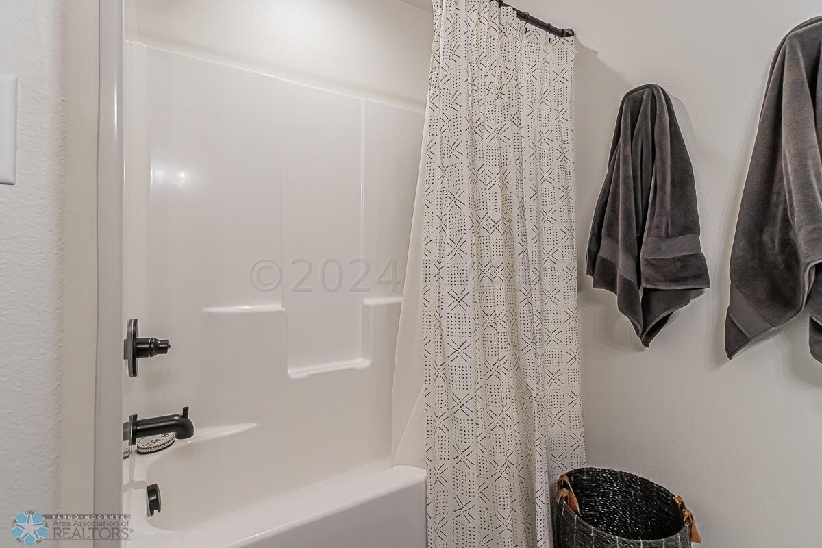 Master_Bathroom_2