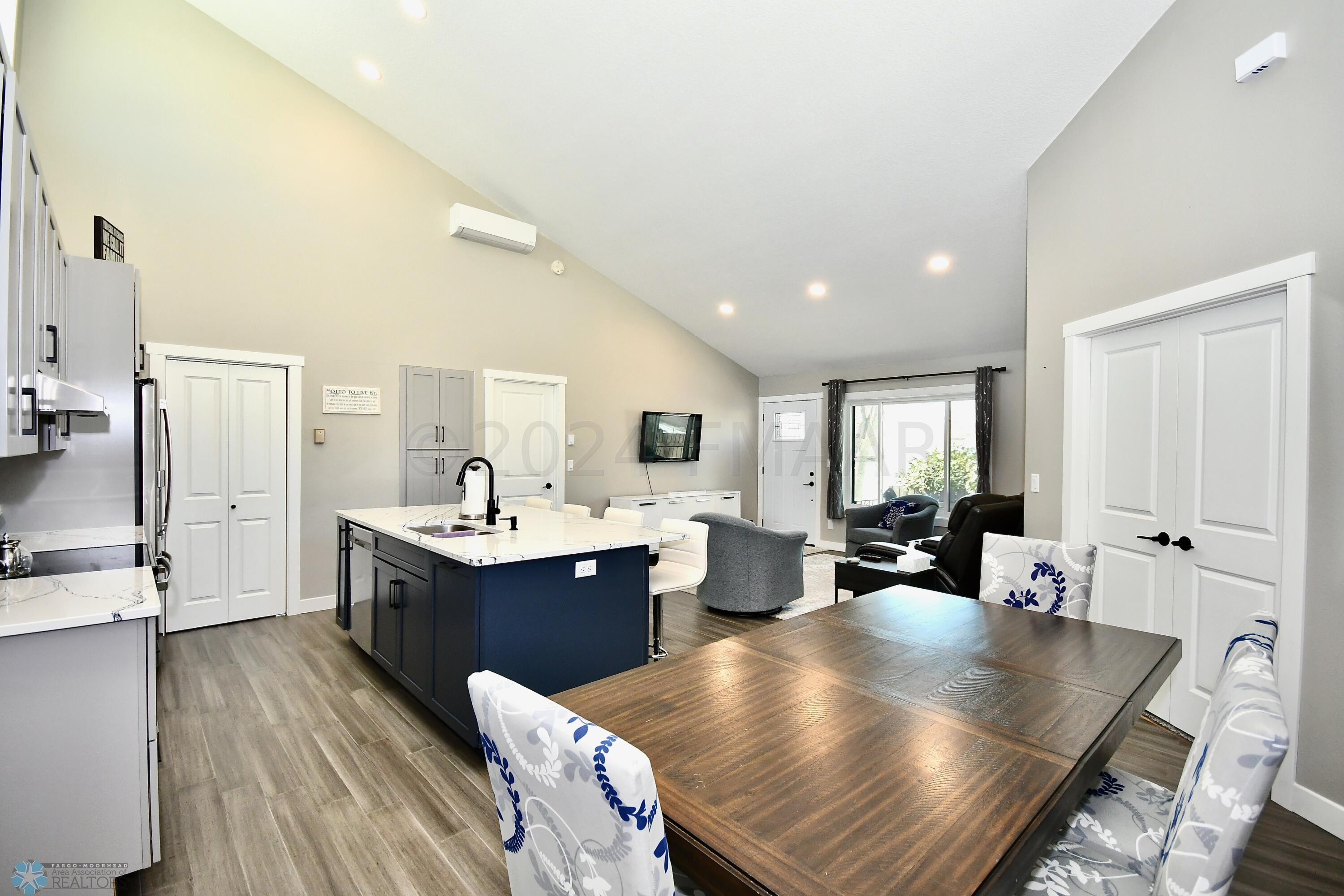 Dining/Kitchen