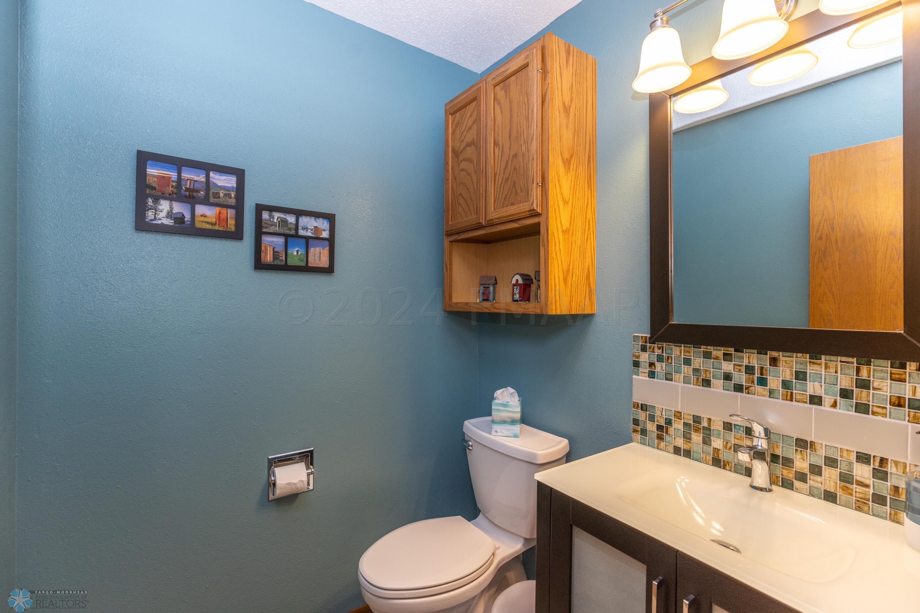 MAIN FLOOR BATH