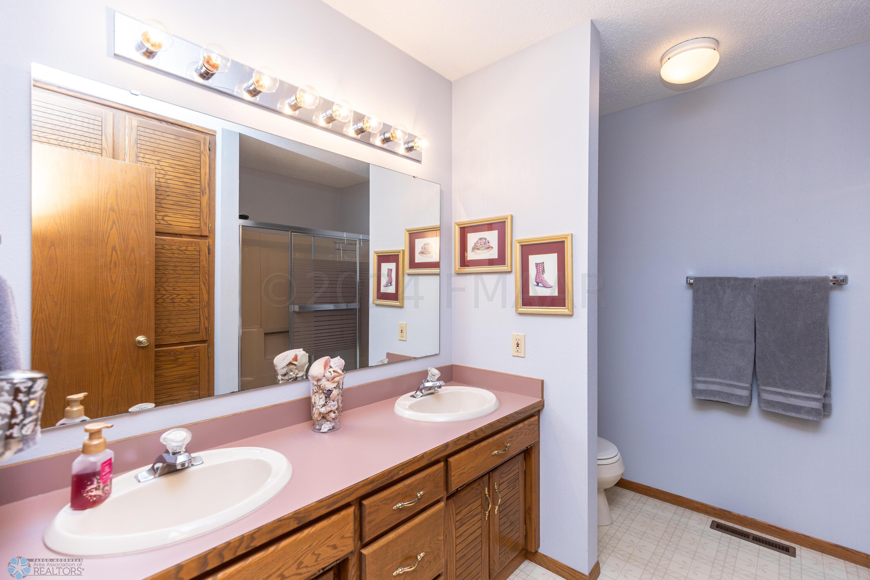 UPPER BATHROOM