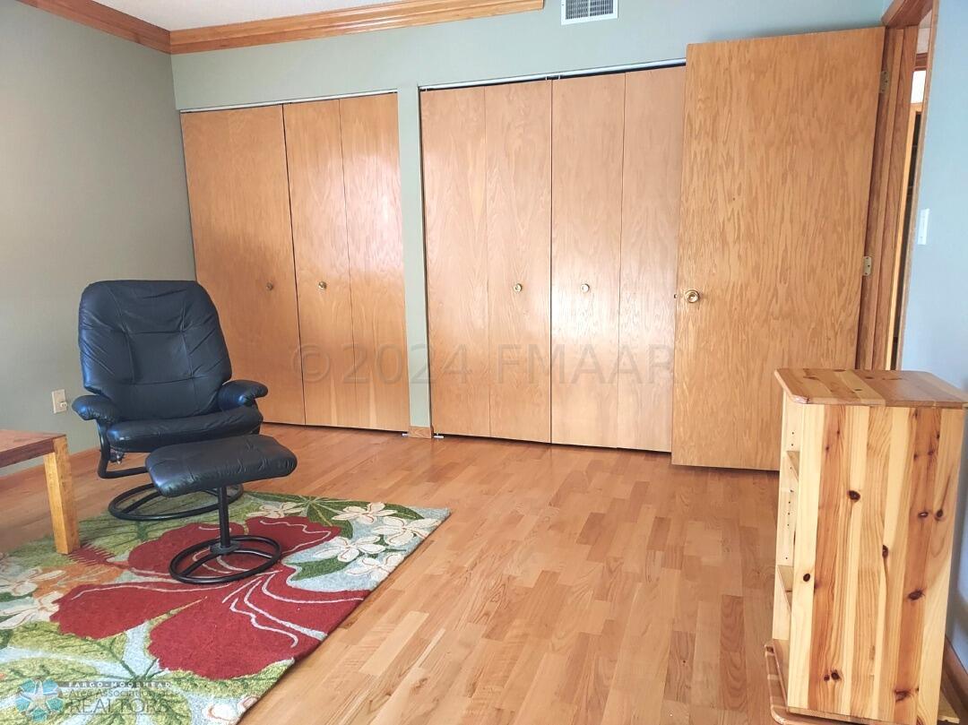 Lots of Closets!!